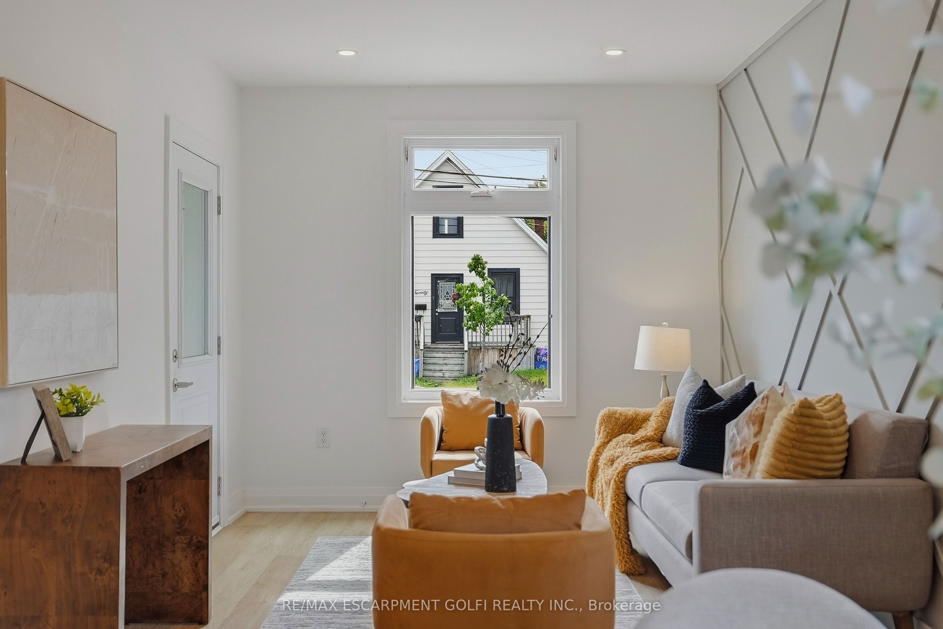 19 Vansitmart Avenue Property Photo 6
