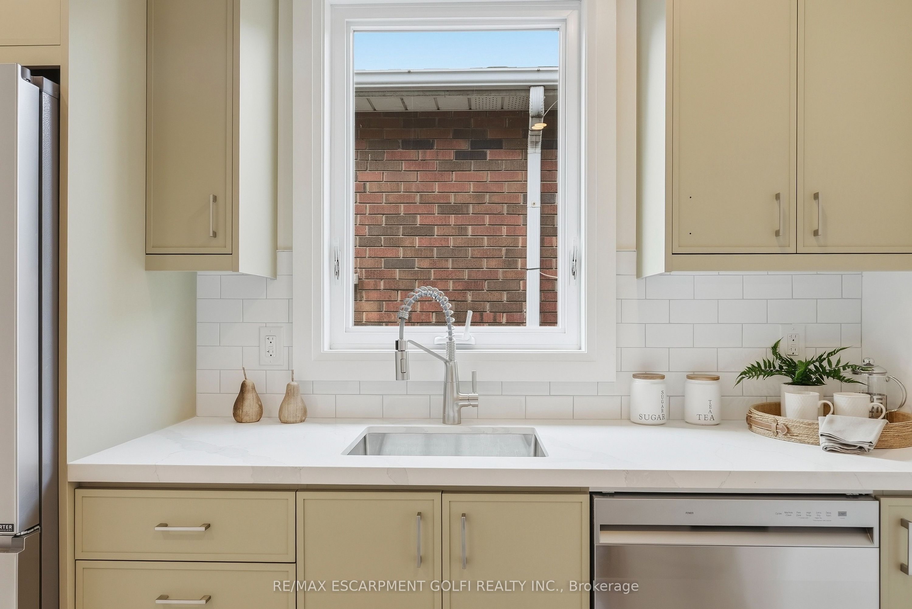 19 Vansitmart Avenue Property Photo 12