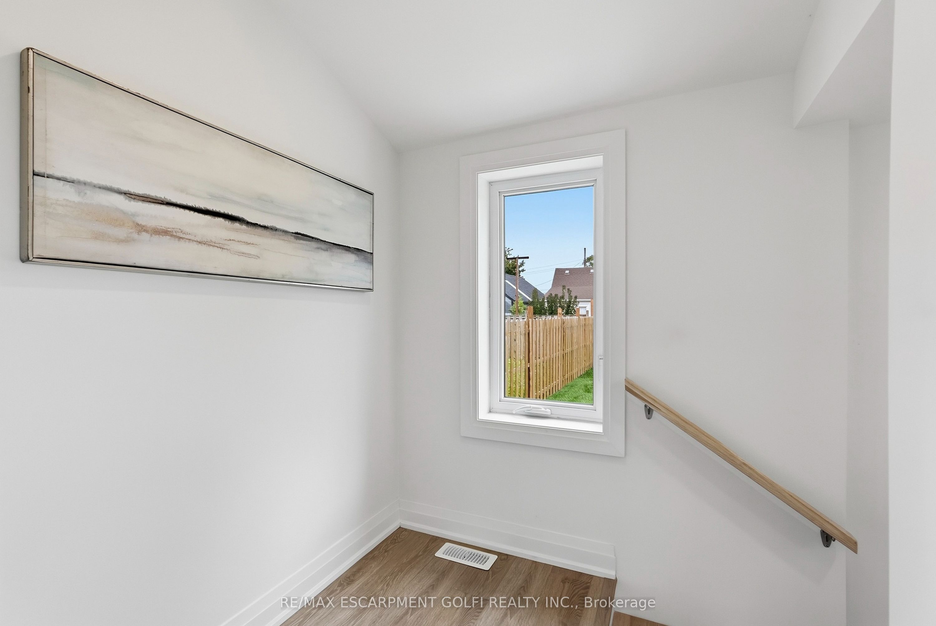 19 Vansitmart Avenue Property Photo 20