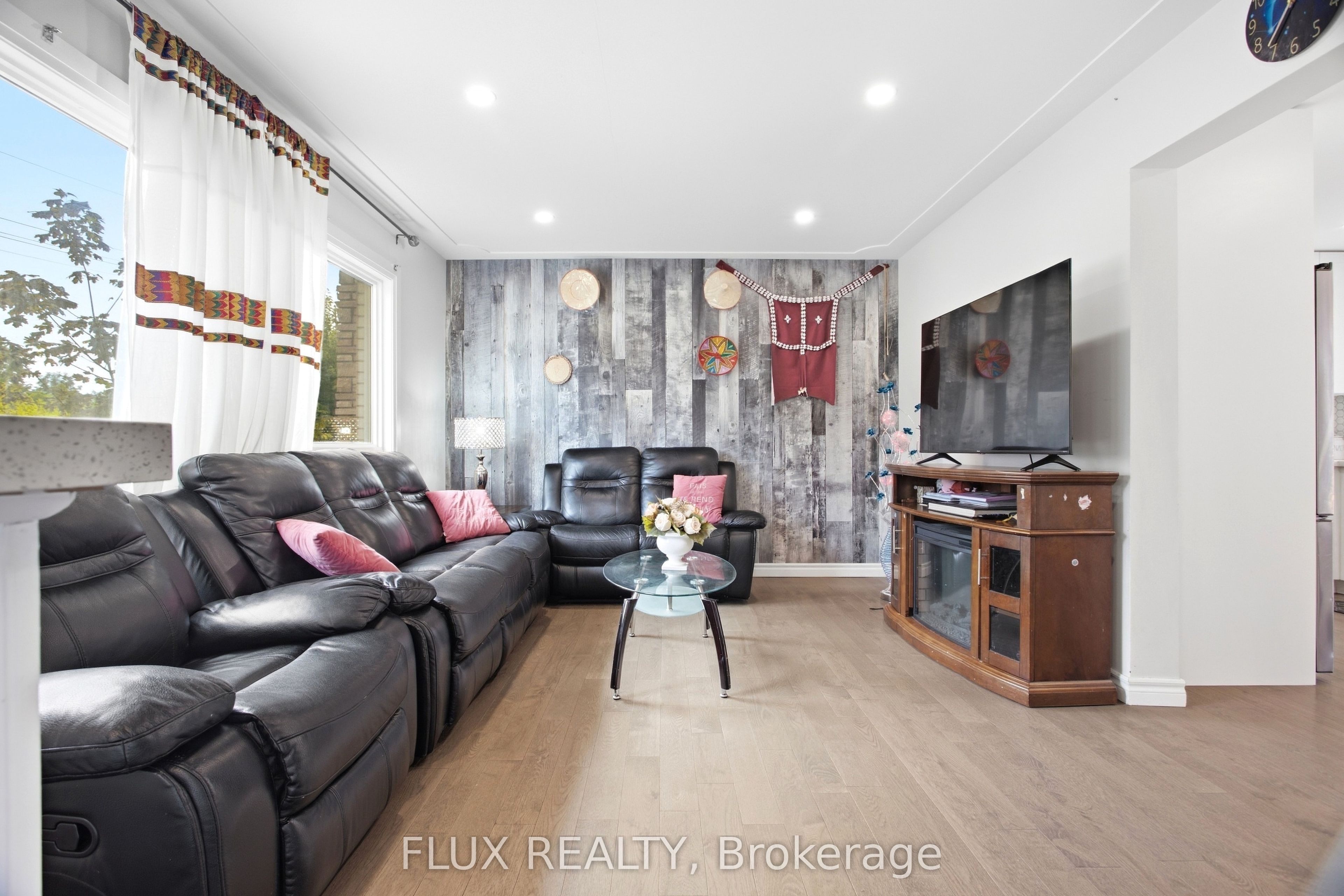 10 Jean Avenue Property Photo 4