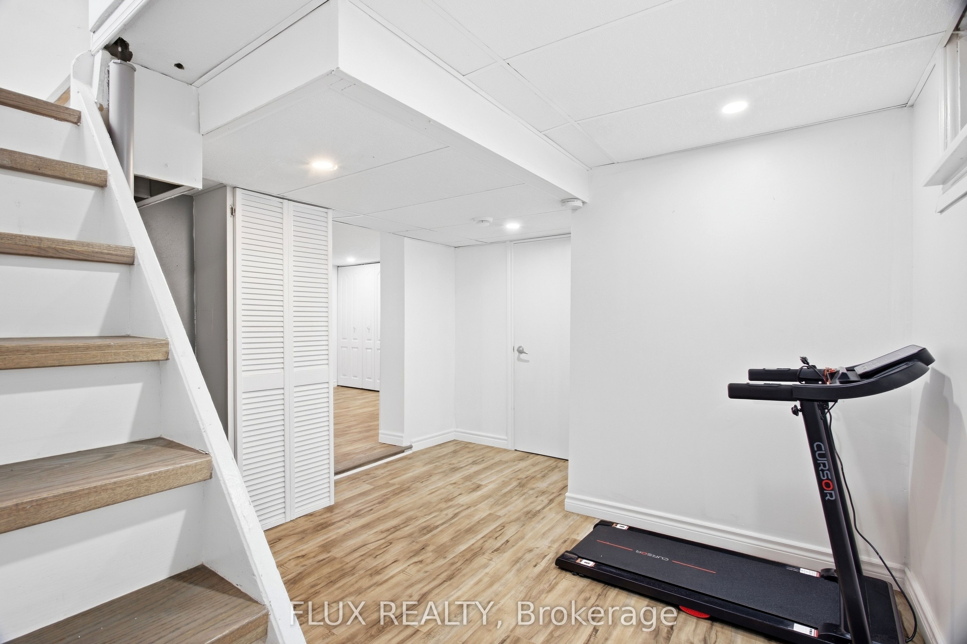 10 Jean Avenue Property Photo 32