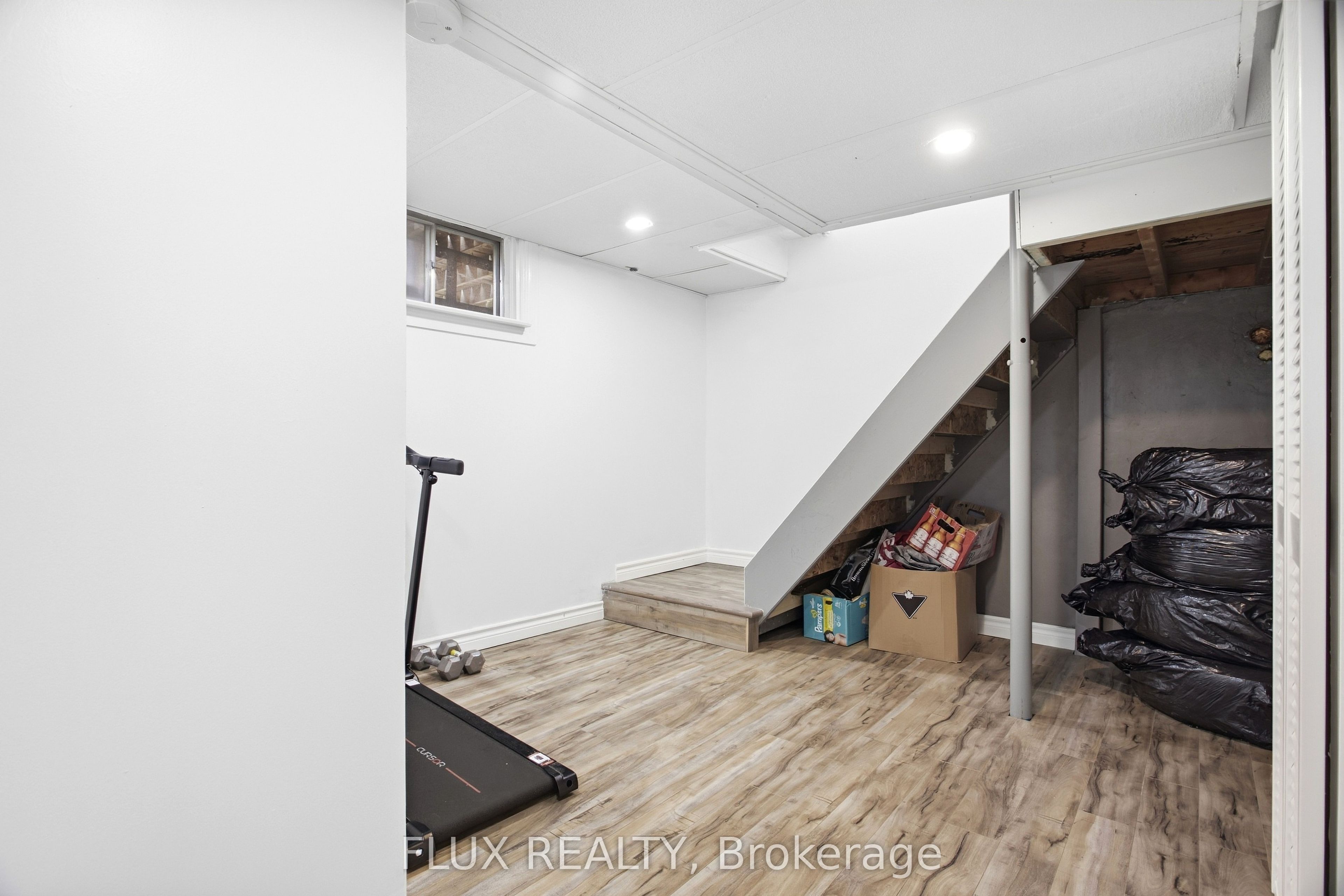 10 Jean Avenue Property Photo 33