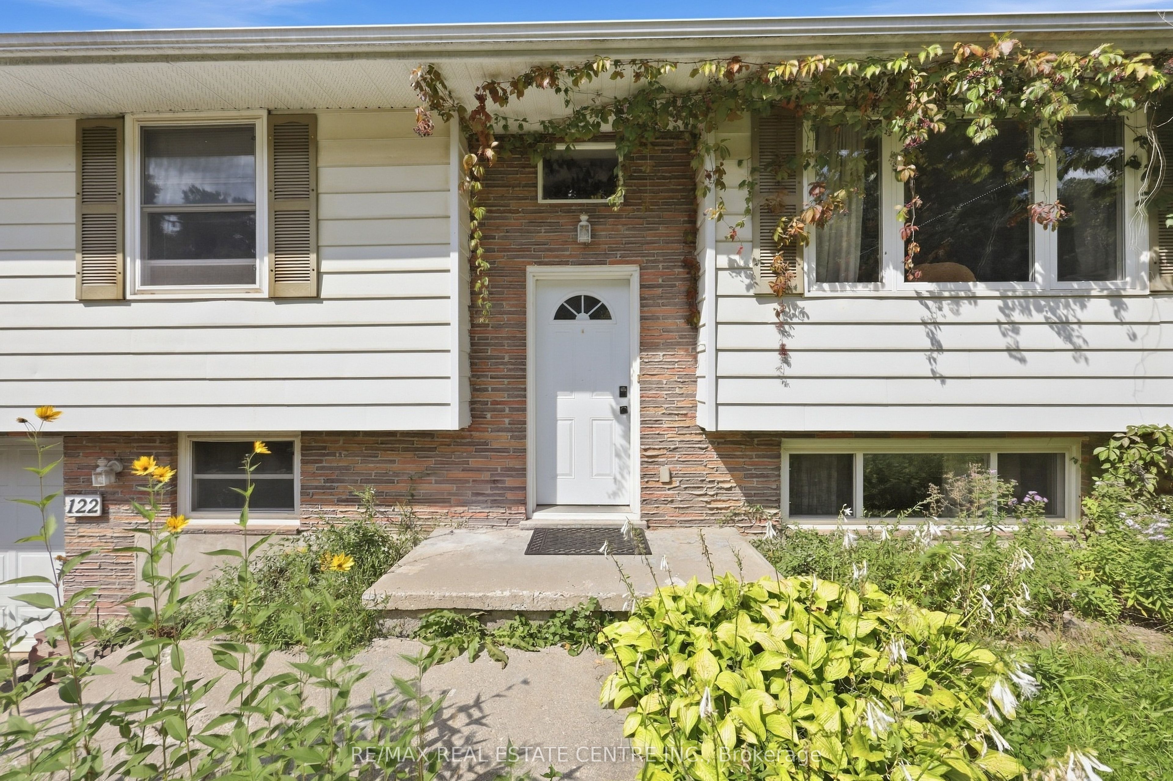 122 Greenbrier Drive Property Photo 3
