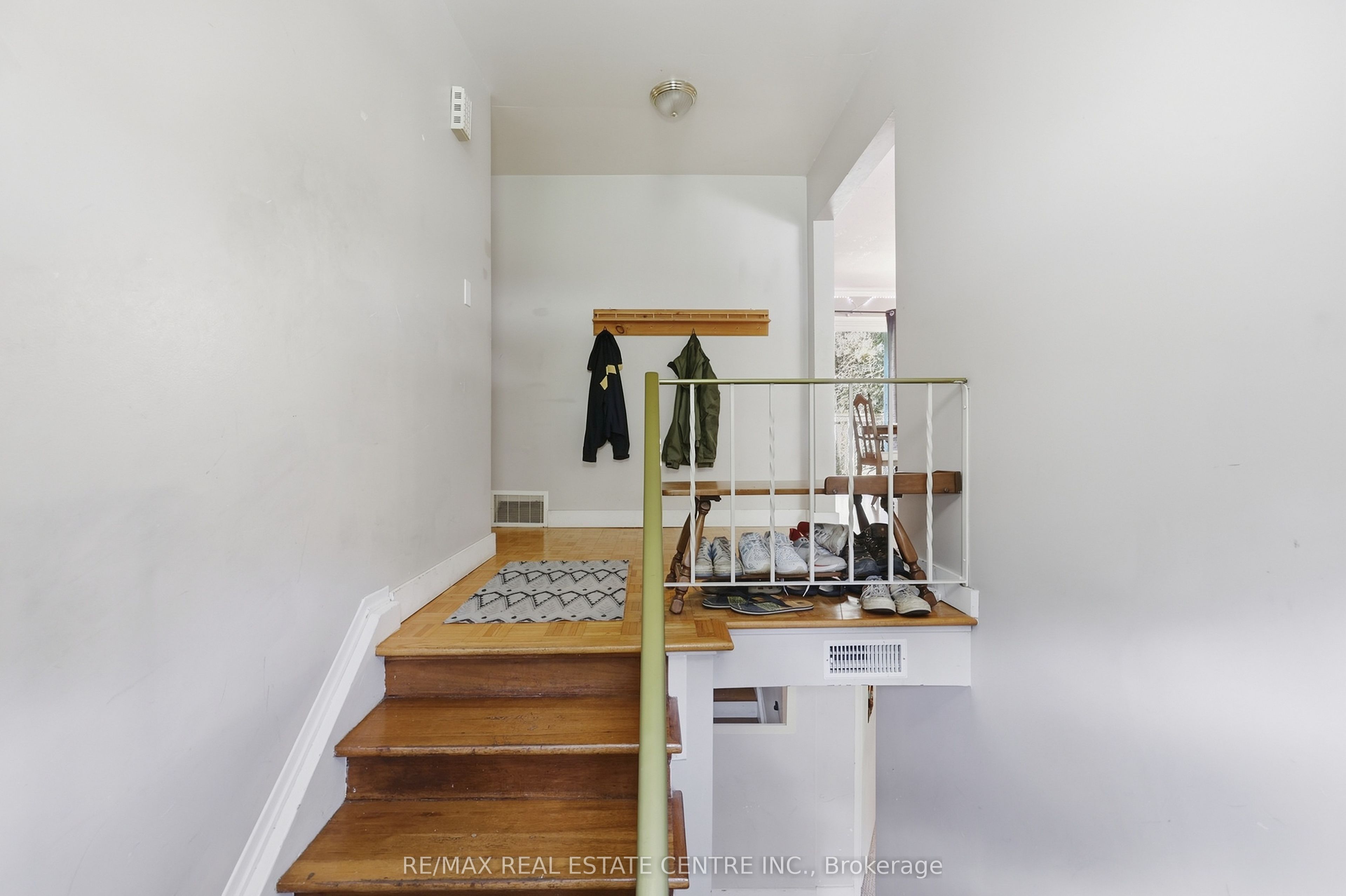 122 Greenbrier Drive Property Photo 4
