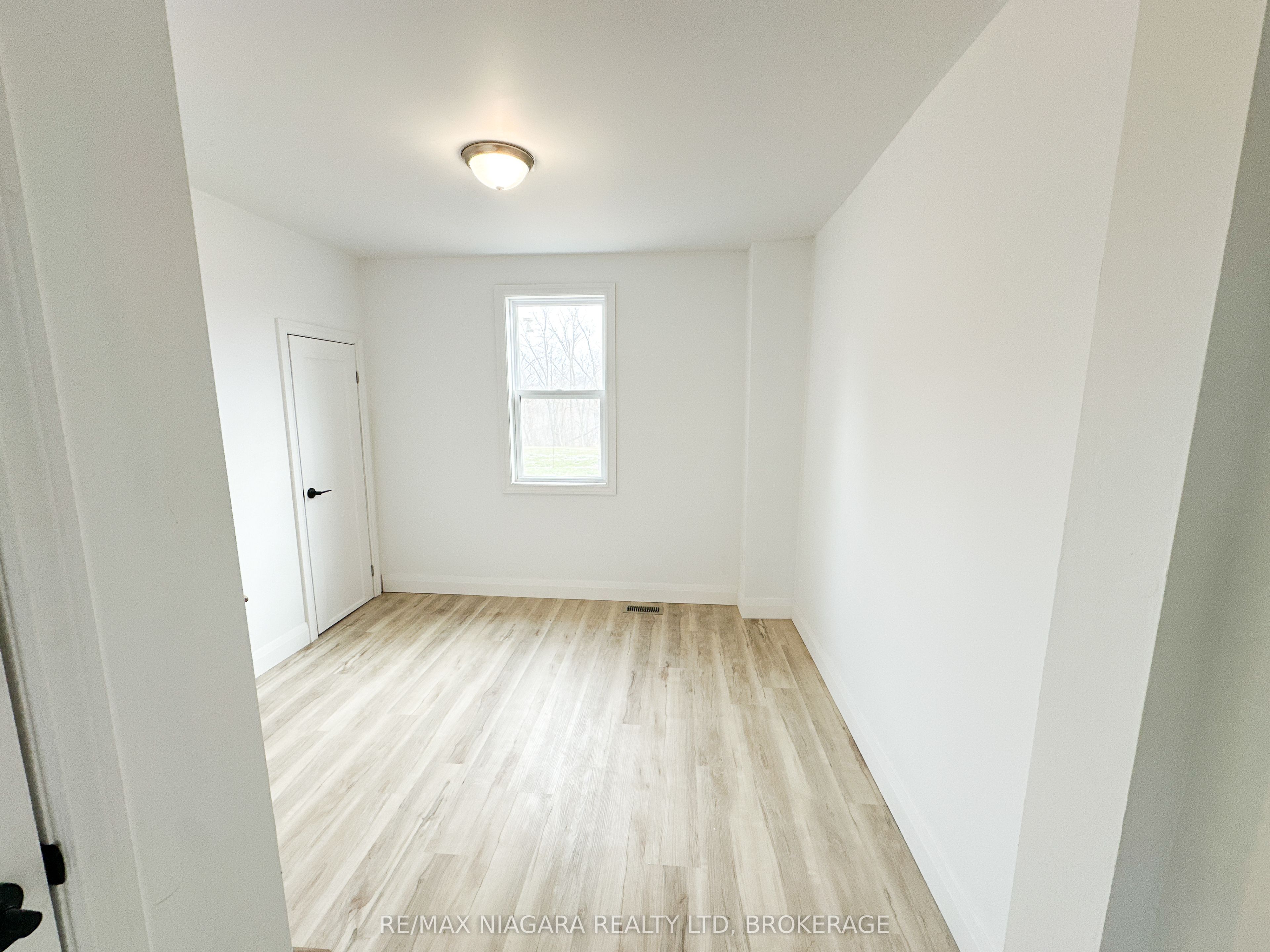 233 Pelham Road Upper Property Photo 14