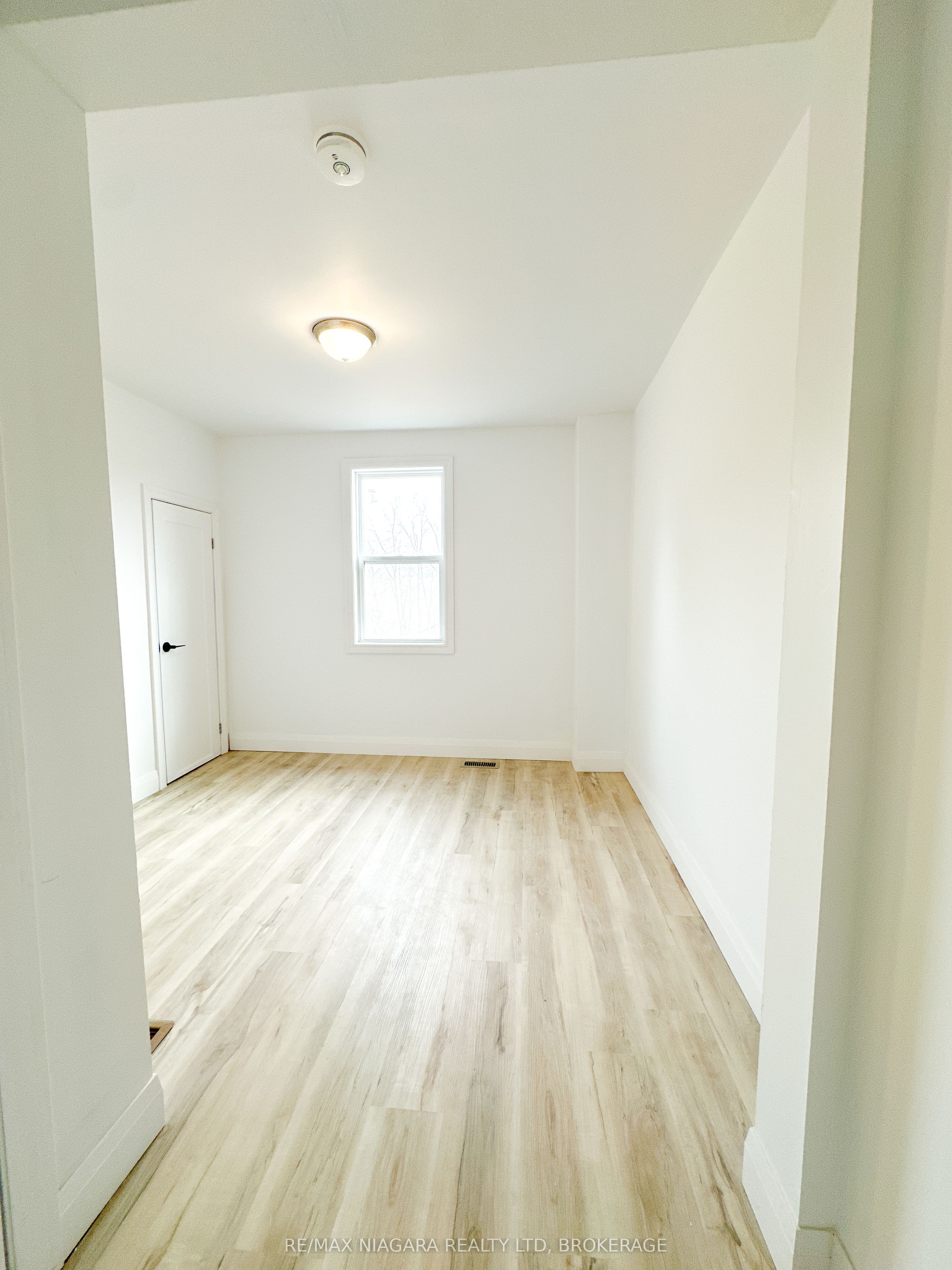 233 Pelham Road Upper Property Photo 15