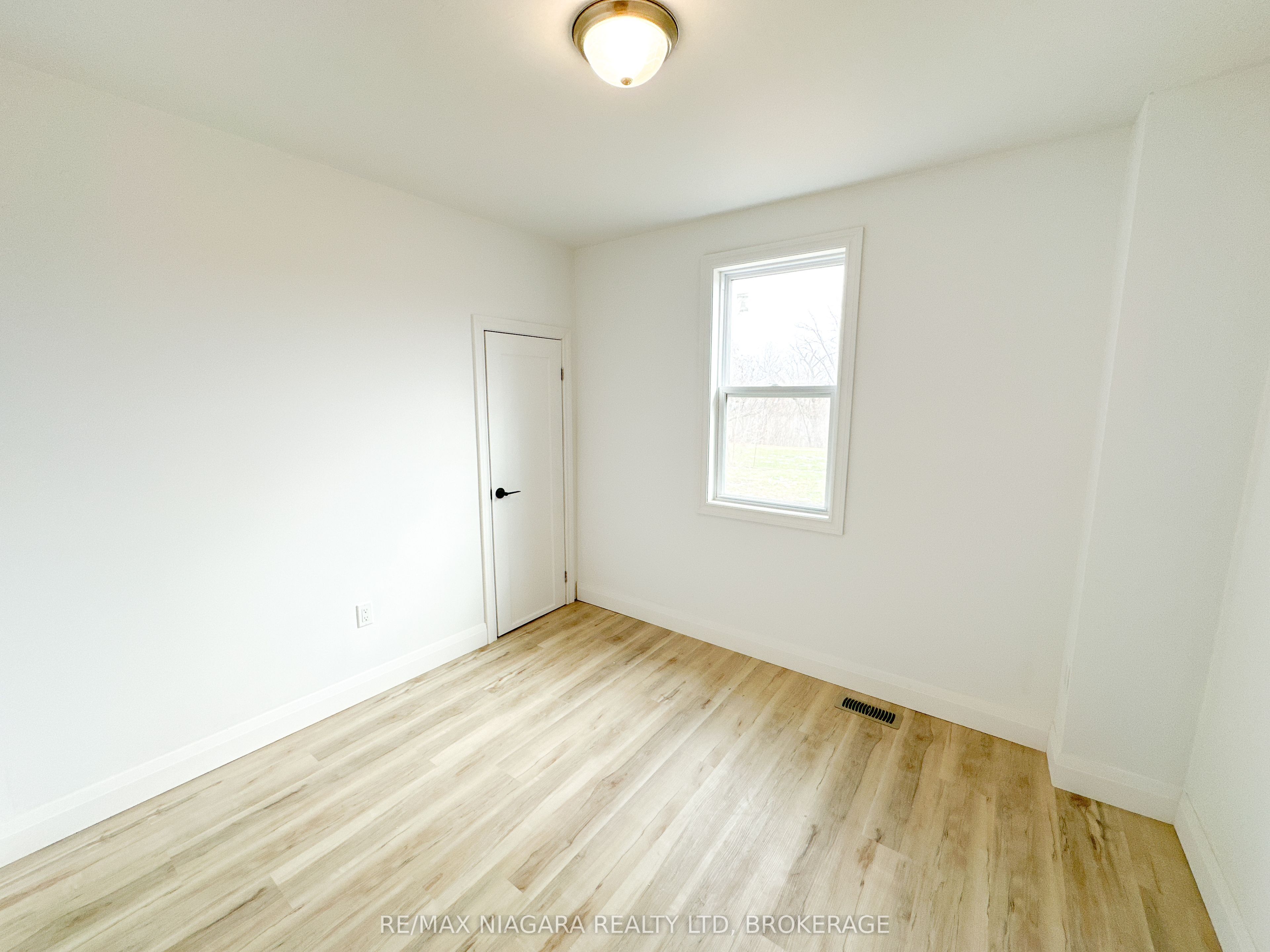 233 Pelham Road Upper Property Photo 17