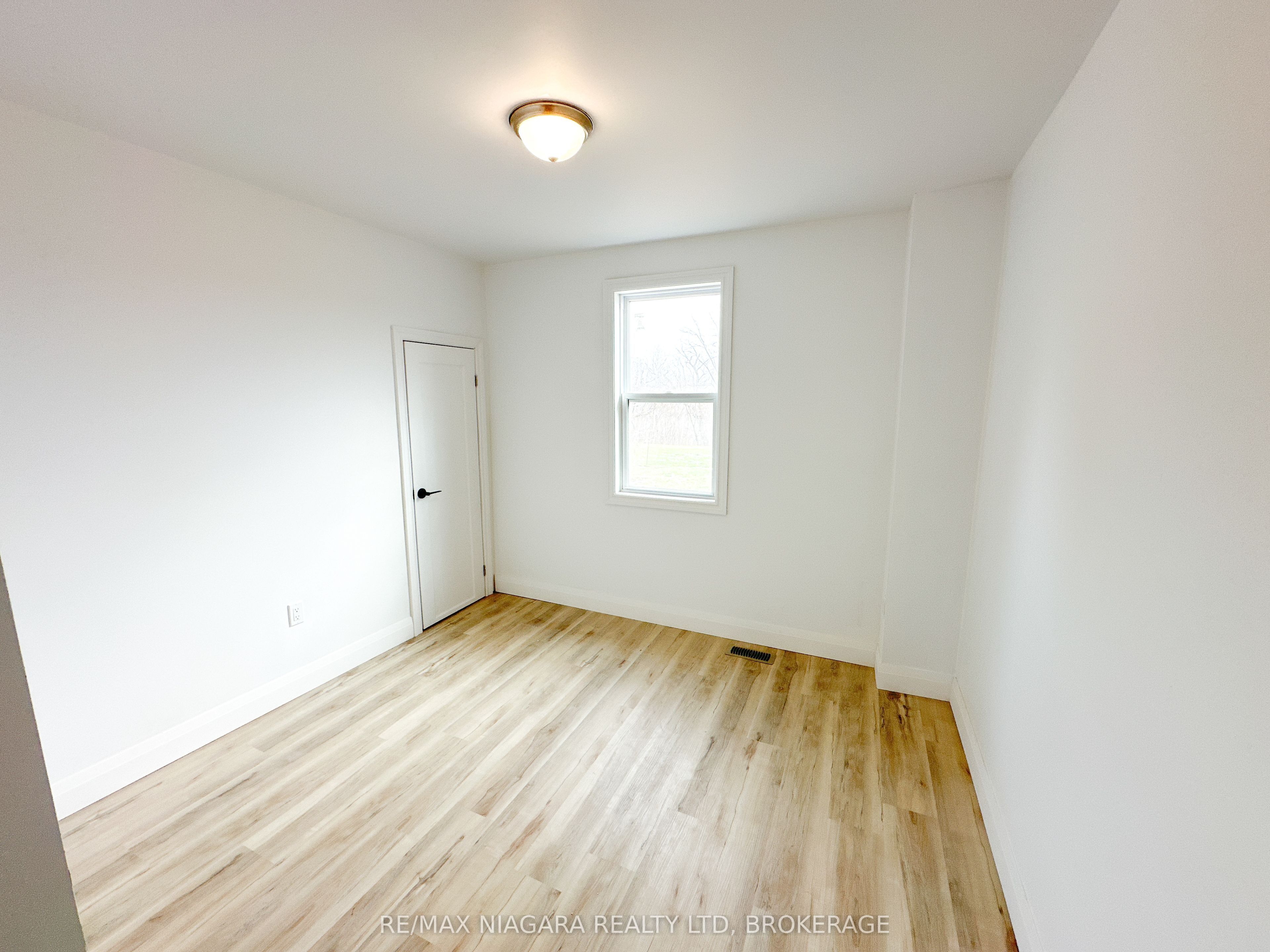233 Pelham Road Upper Property Photo 18