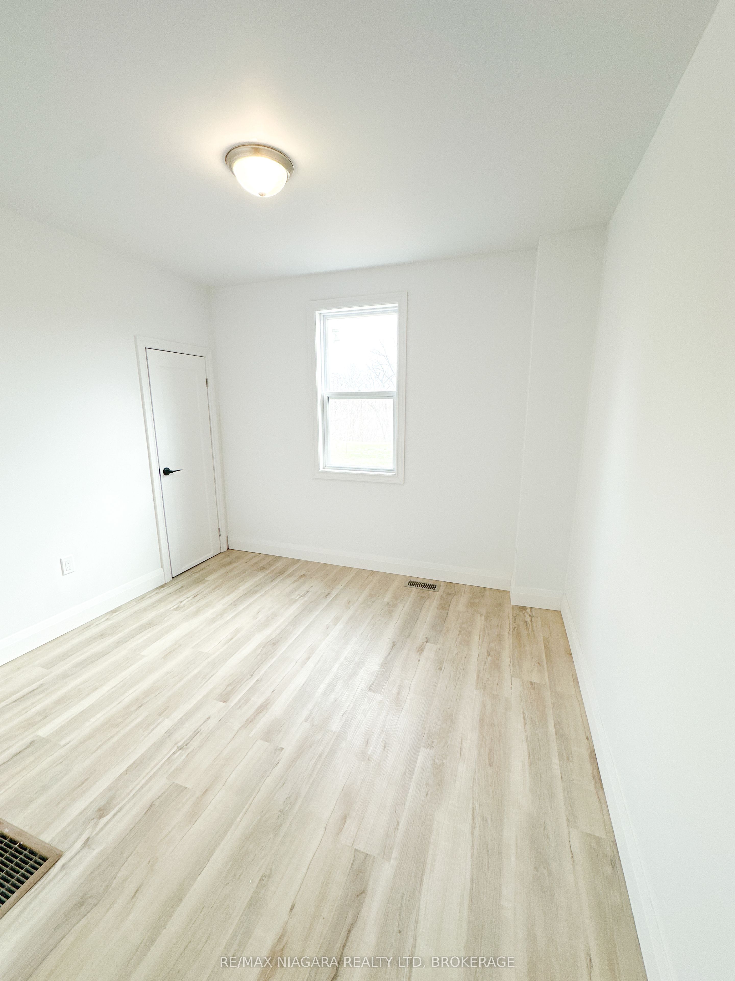 233 Pelham Road Upper Property Photo 19