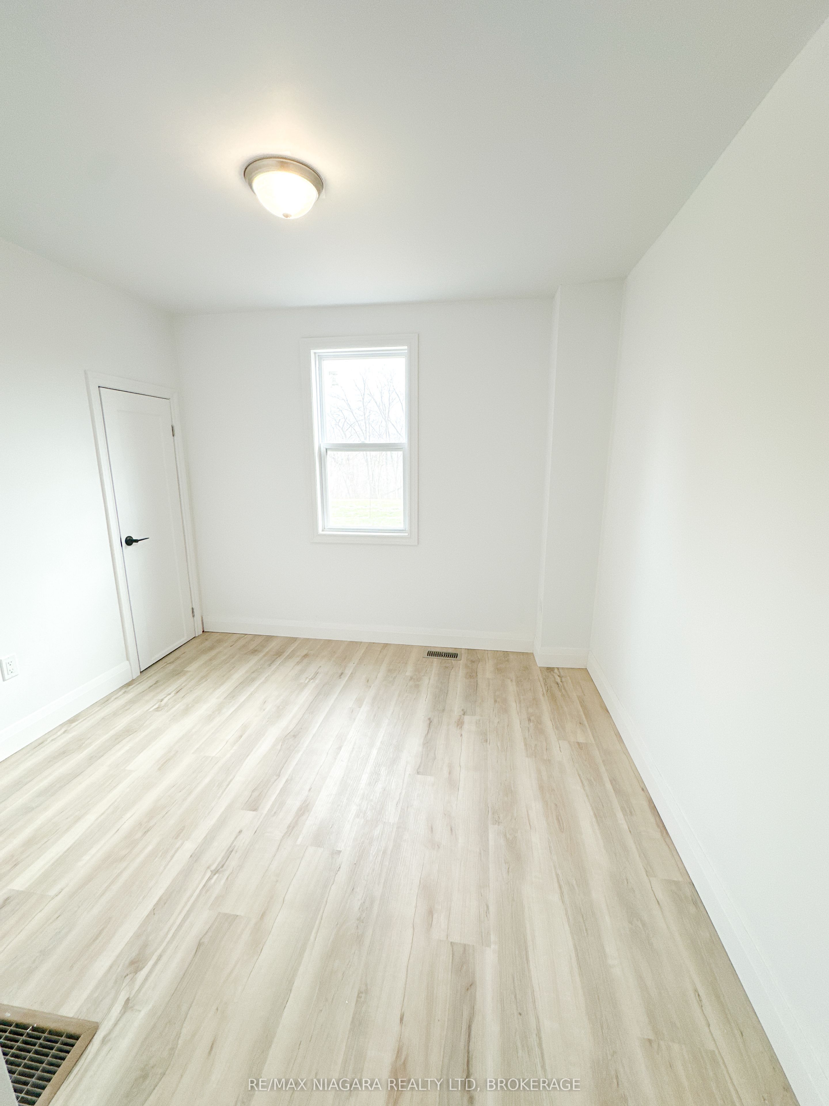 233 Pelham Road Upper Property Photo 20