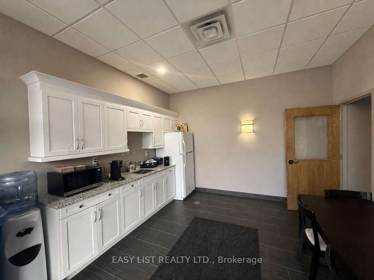 5745 Wyandotte Street E Property Photo 11