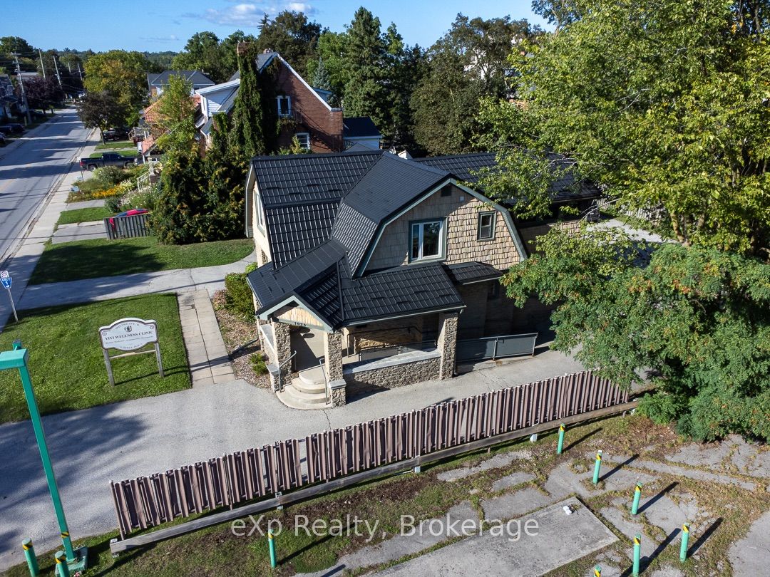 1025 2nd Avenue W Property Photo 7