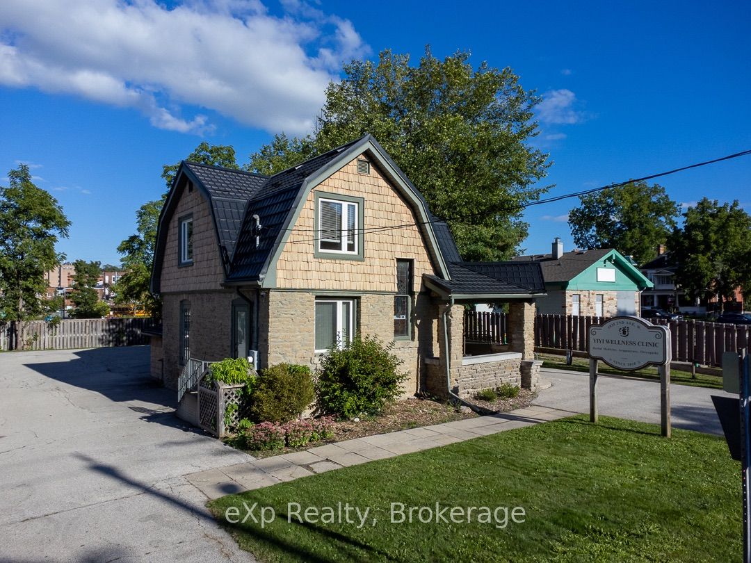 1025 2nd Avenue W Property Photo 9