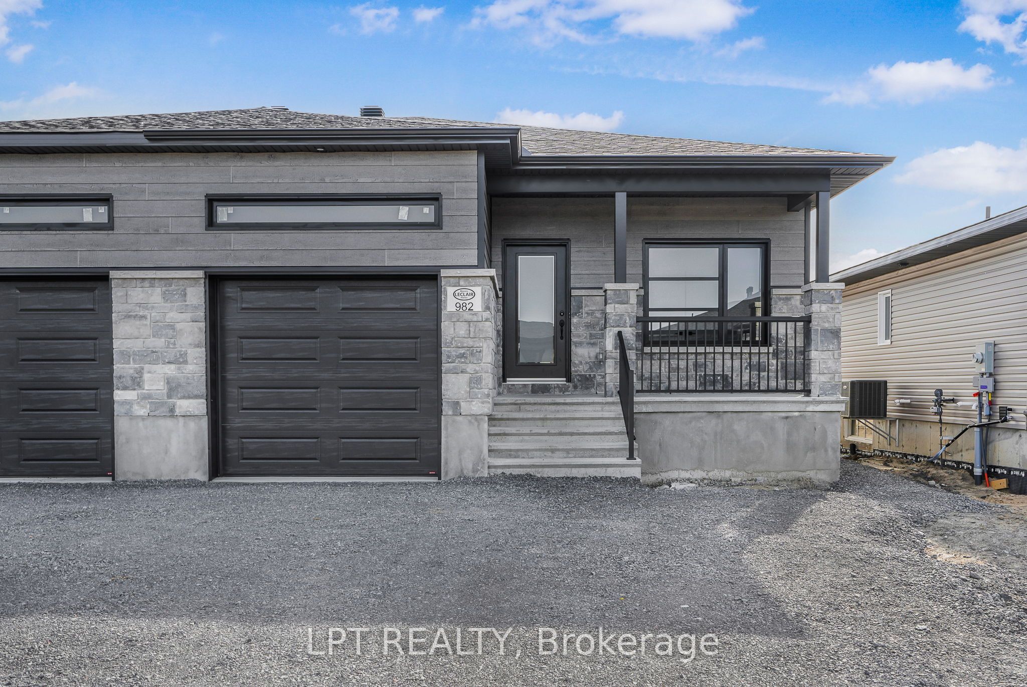 976 Katia Street B Property Photo 1