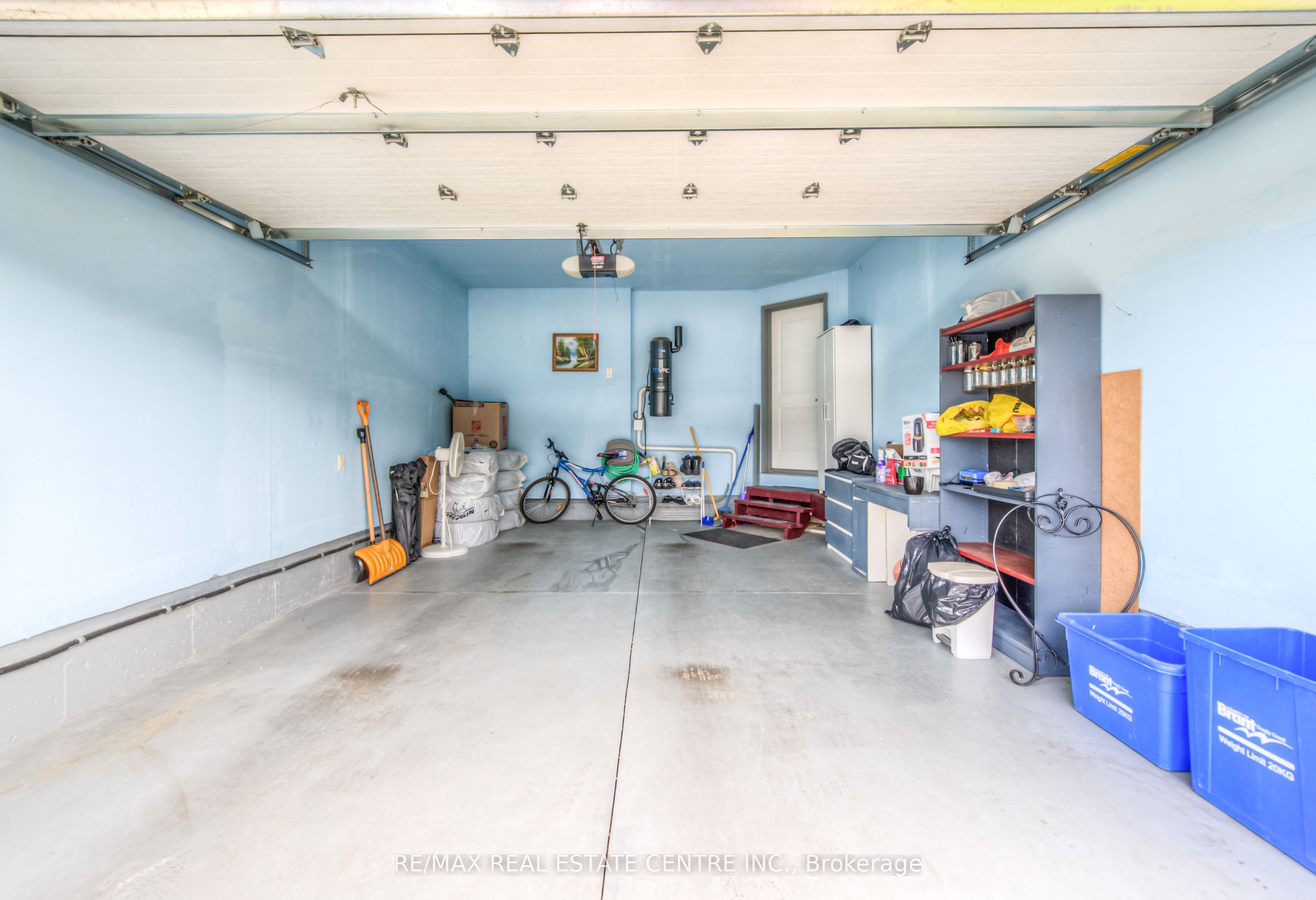 19 Baker Lane Property Photo 3