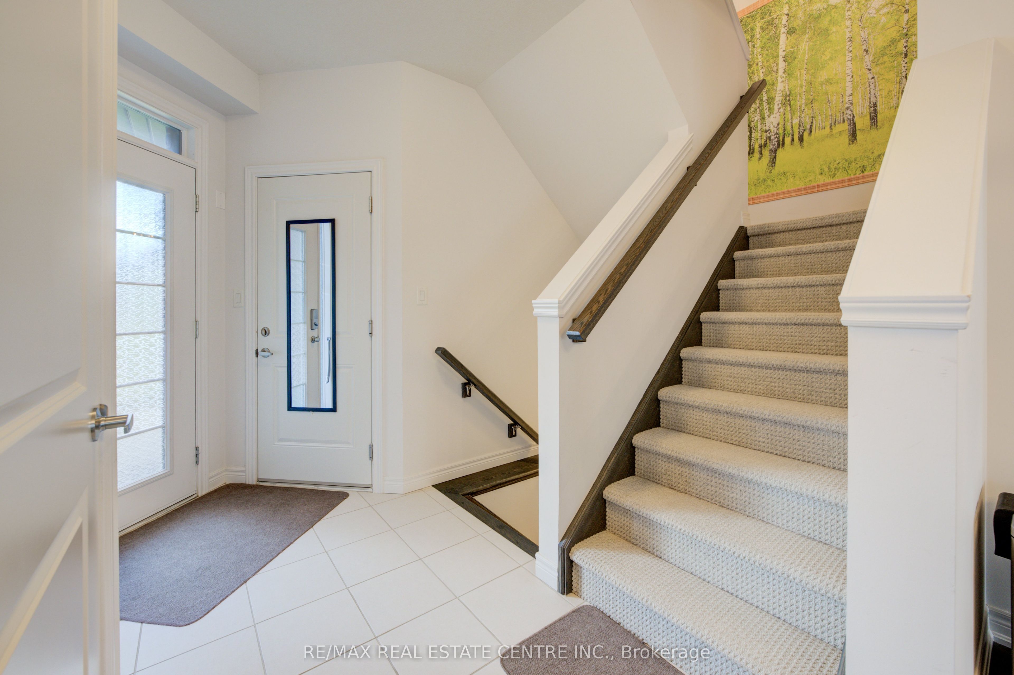 19 Baker Lane Property Photo 4