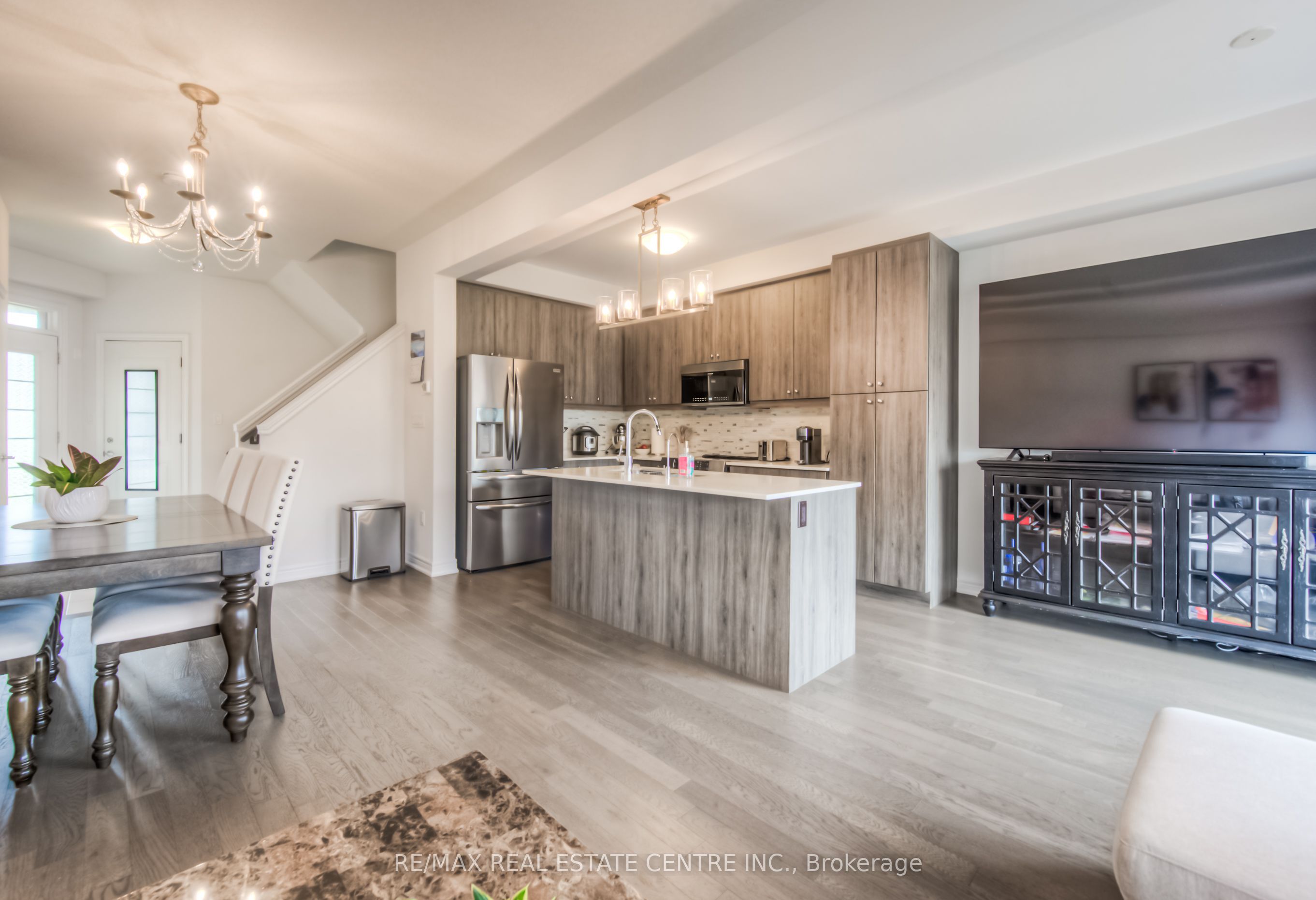 19 Baker Lane Property Photo 8