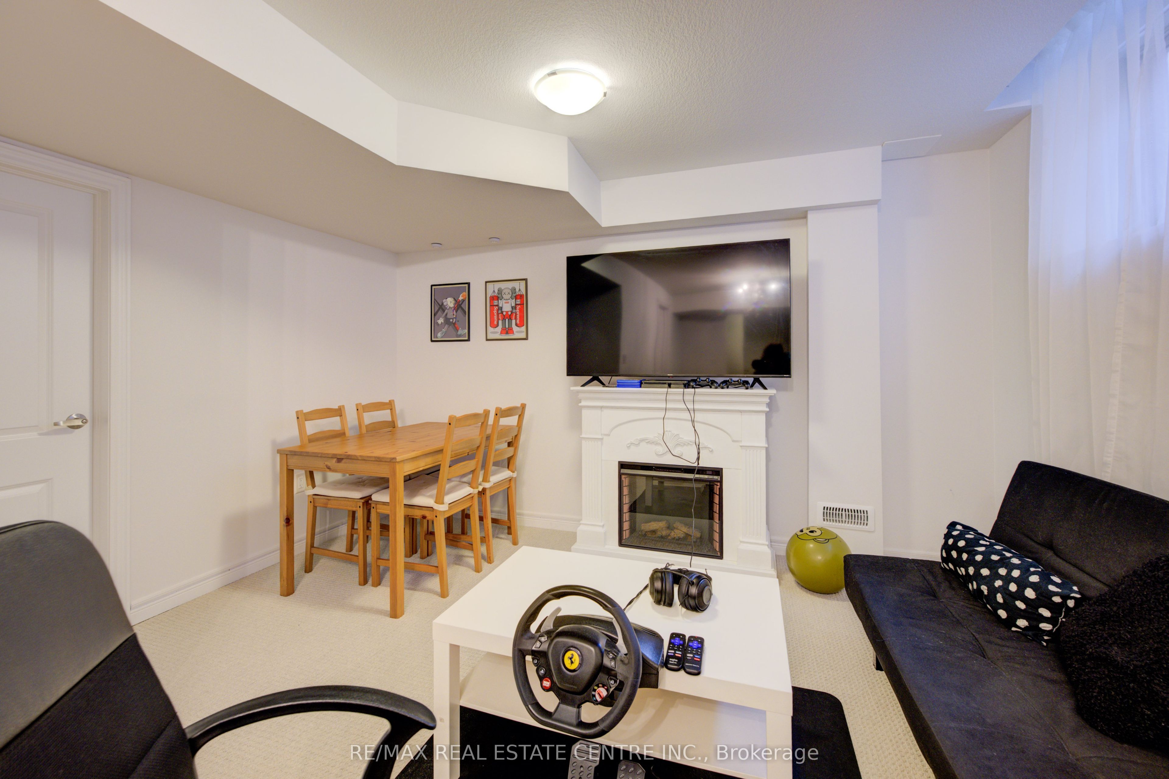 19 Baker Lane Property Photo 23