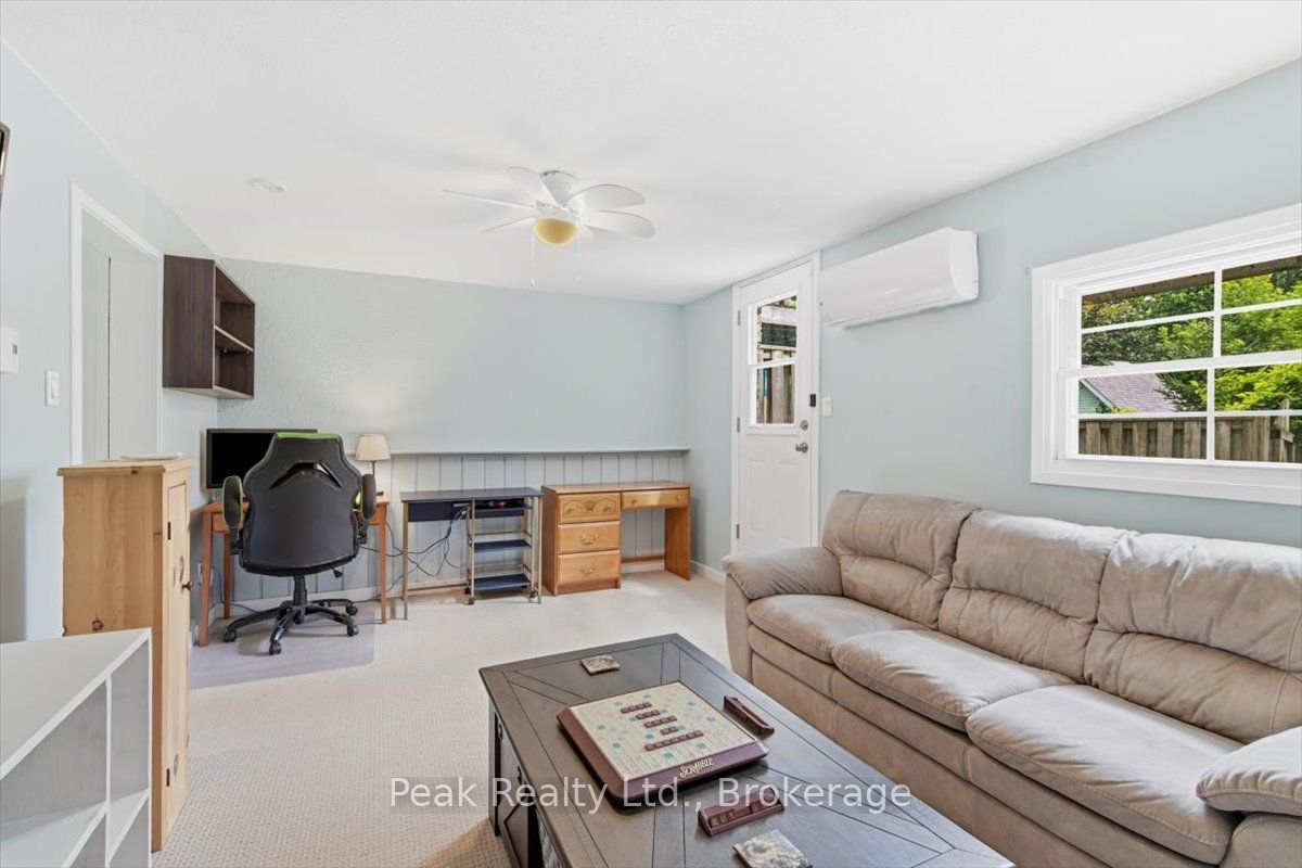 1673 Applewood Crescent Property Photo 24