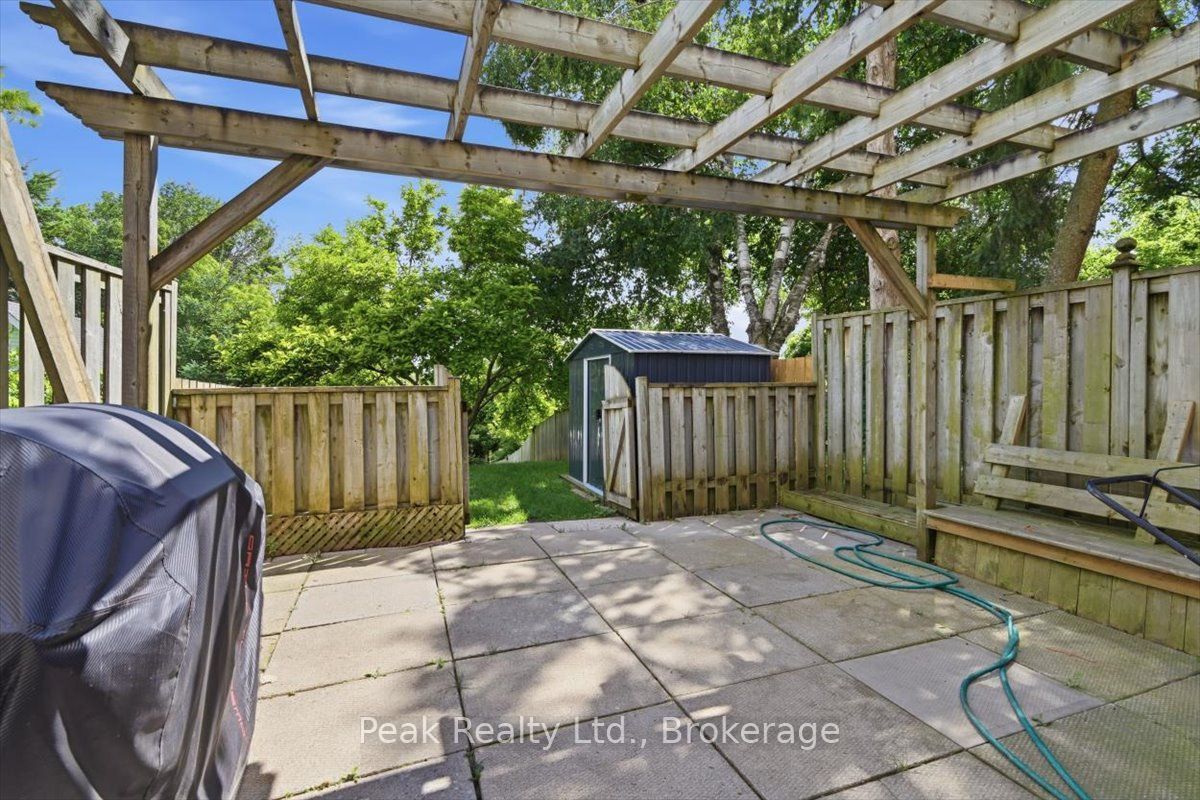 1673 Applewood Crescent Property Photo 29