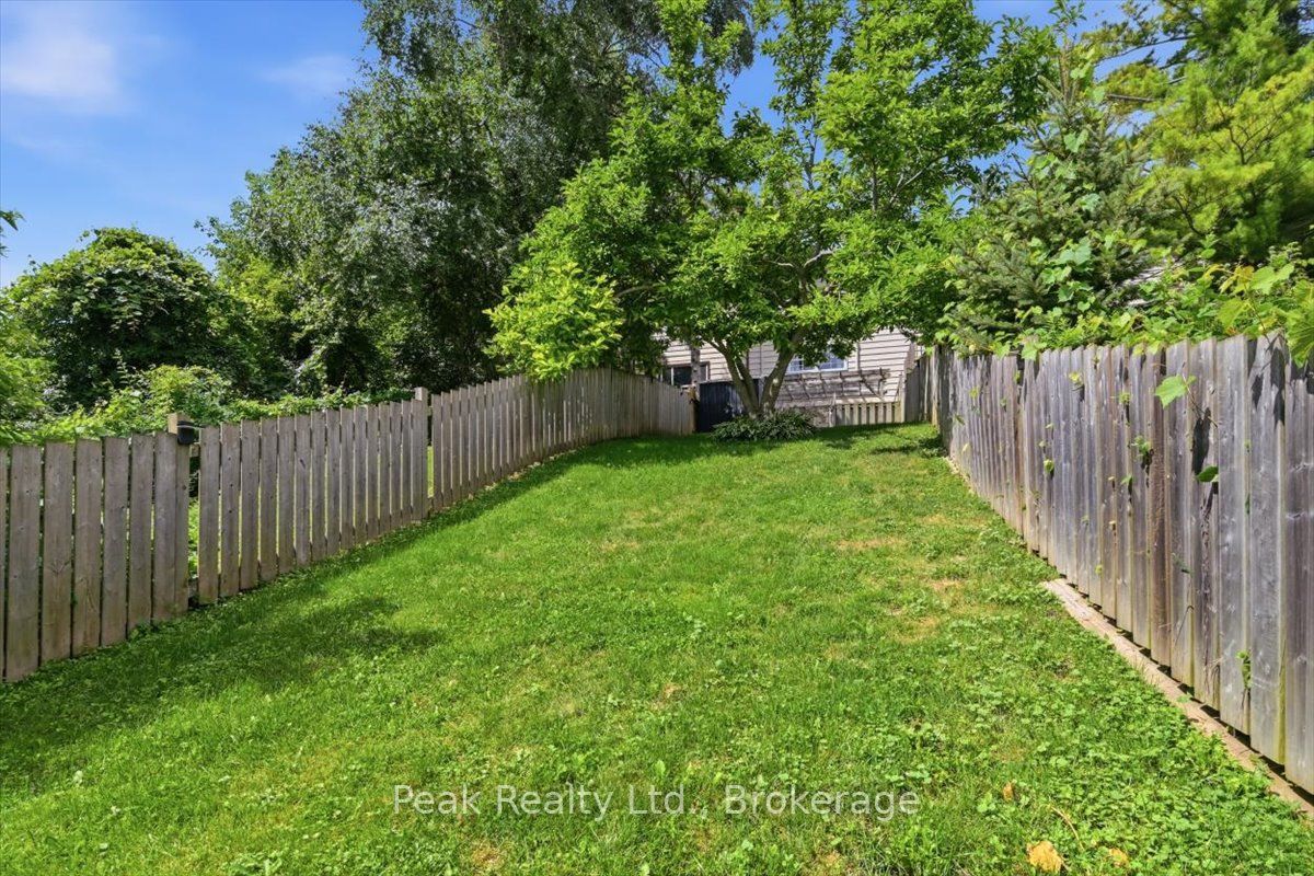 1673 Applewood Crescent Property Photo 30