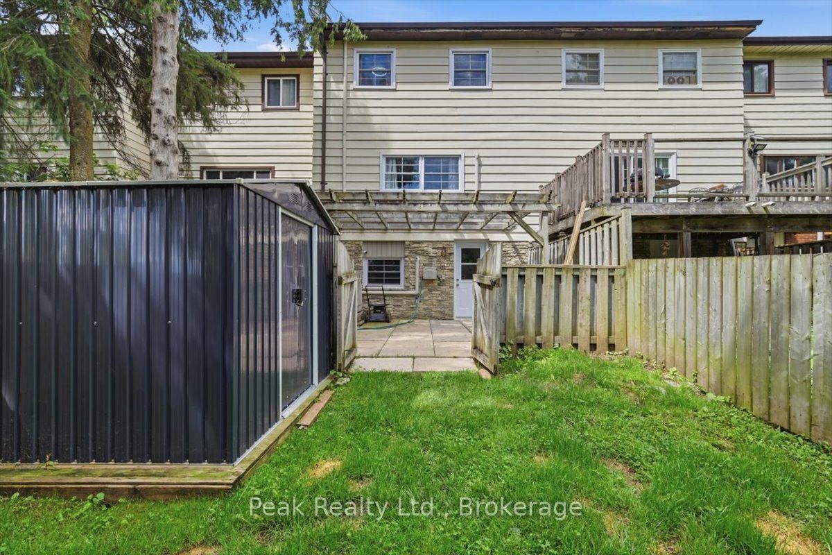 1673 Applewood Crescent Property Photo 31