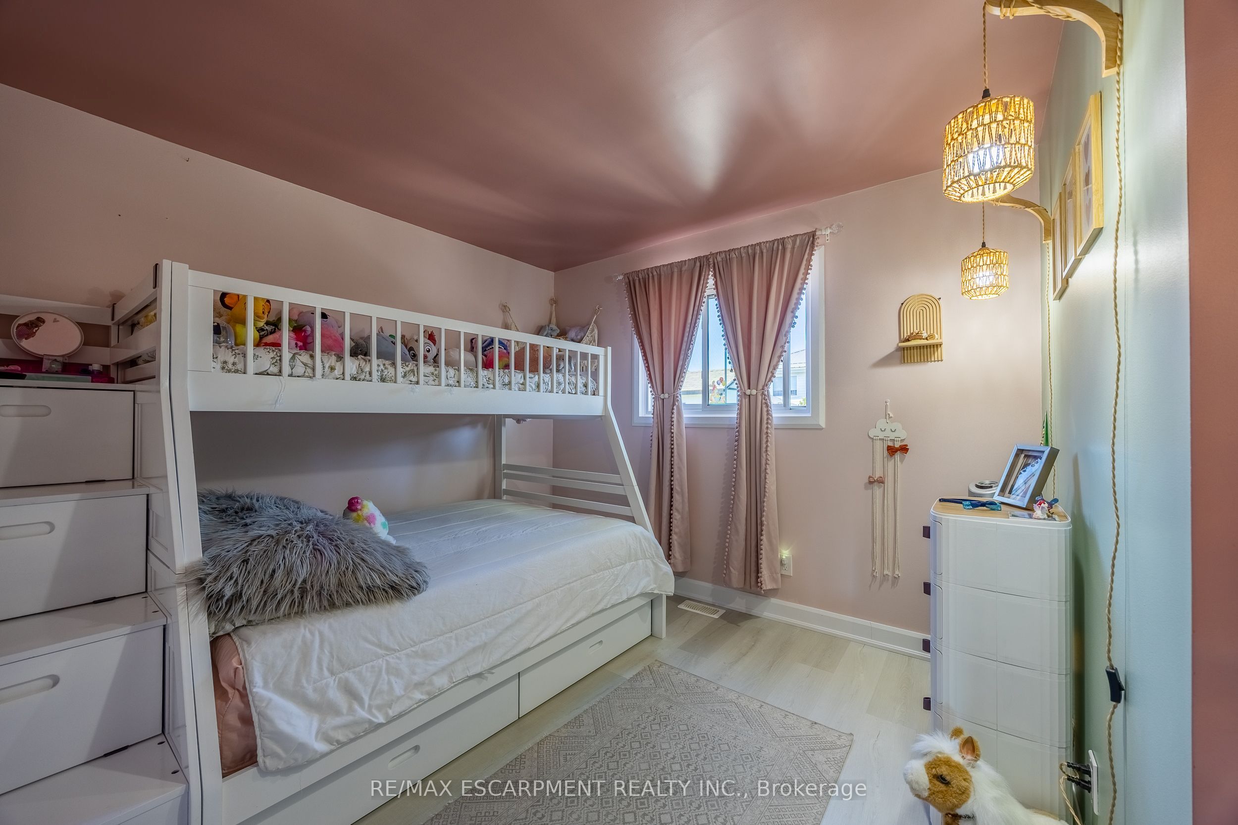 12 Westdale Avenue Property Photo 16