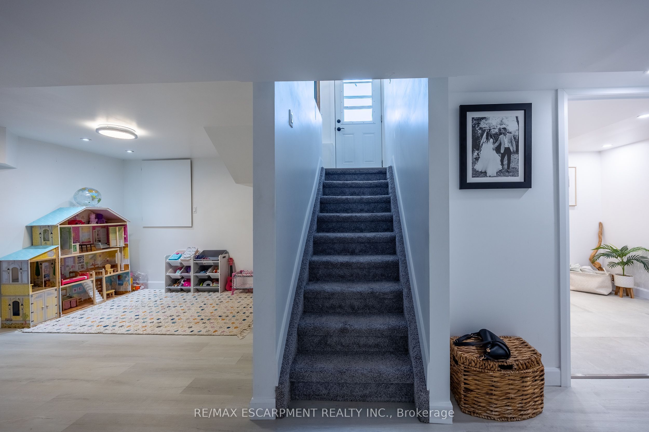 12 Westdale Avenue Property Photo 21