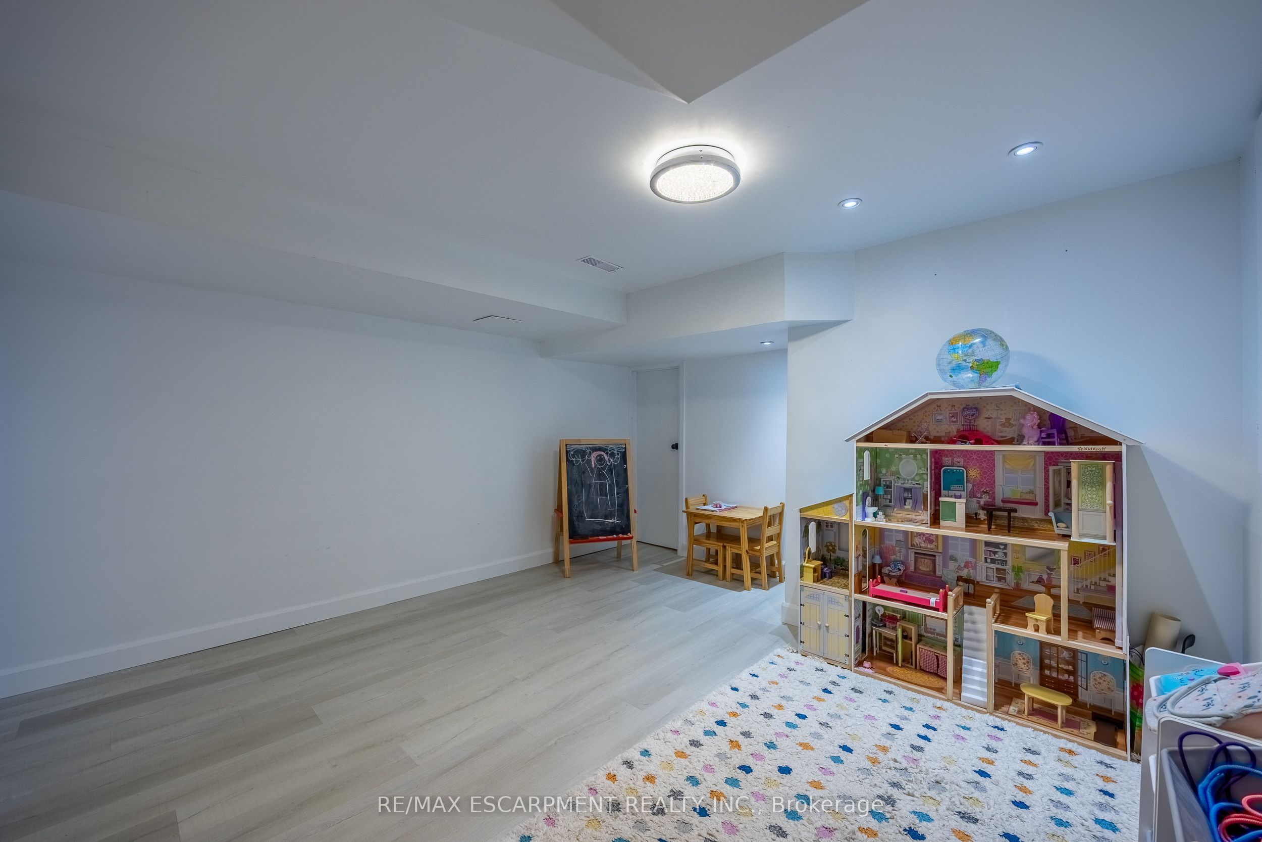 12 Westdale Avenue Property Photo 22