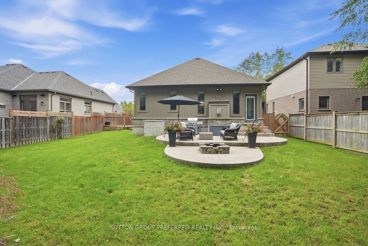 21 Caverhill Crescent Property Photo 44