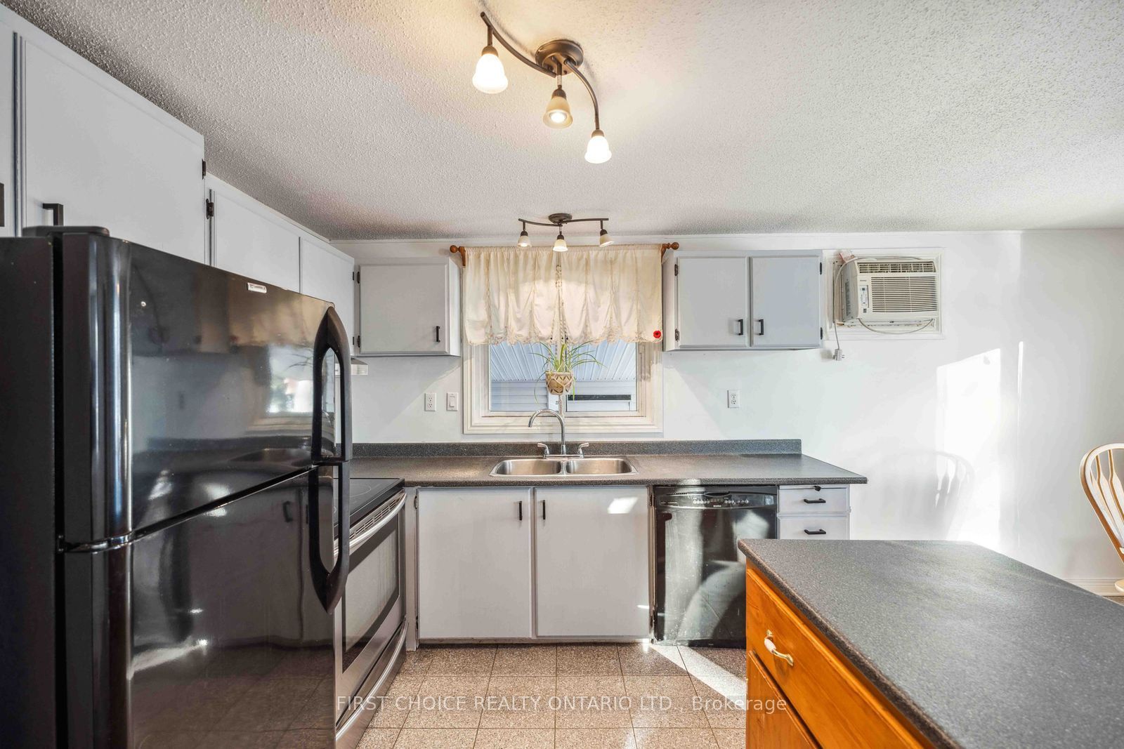 337 Amiens Street Property Photo 11