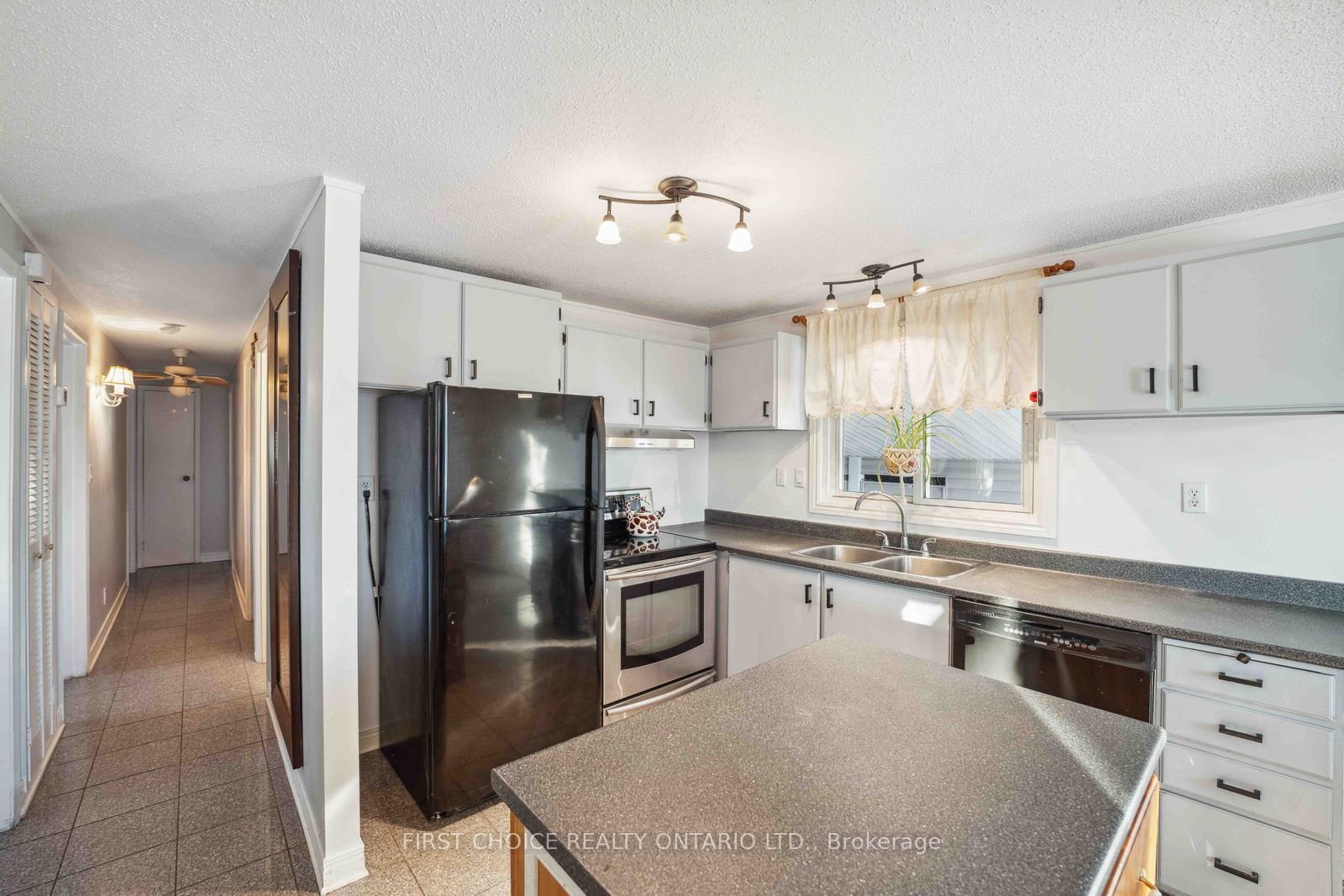 337 Amiens Street Property Photo 13