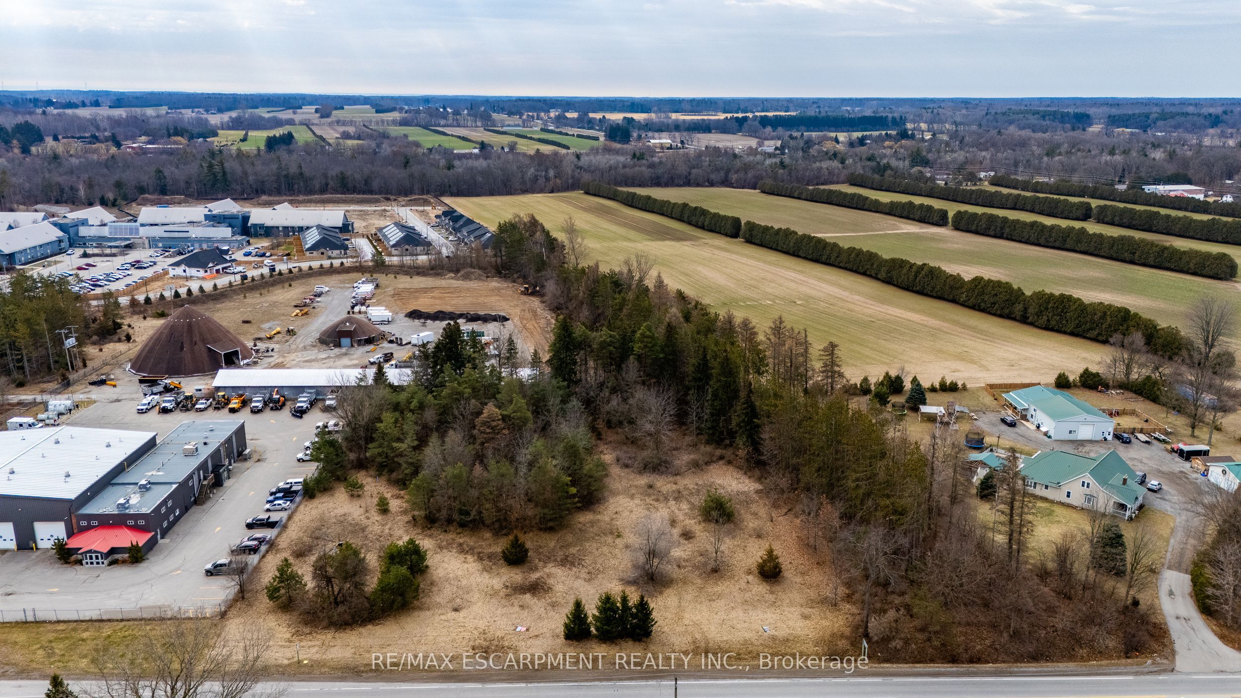 580 Queensway Property Photo 1