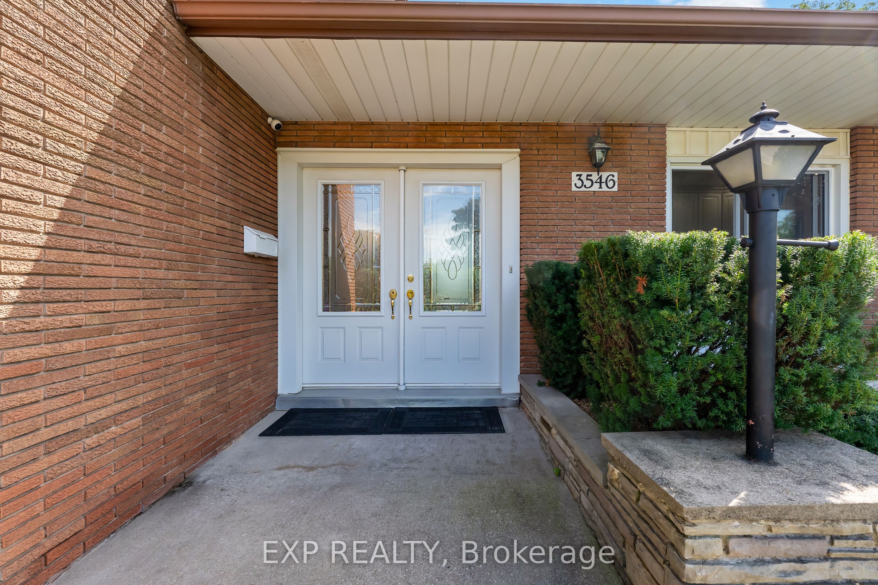 3546 Eton Crescent Property Photo 5
