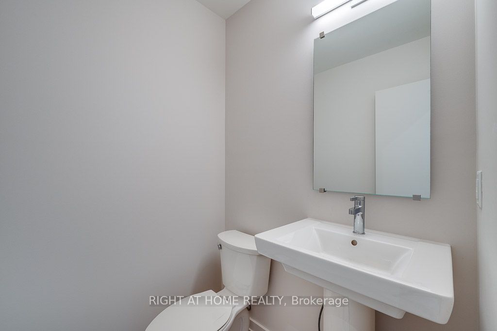 1030 Eider Street Property Photo 5