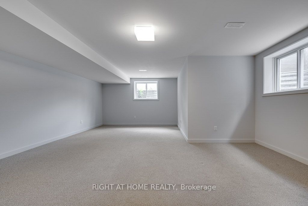 1030 Eider Street Property Photo 28