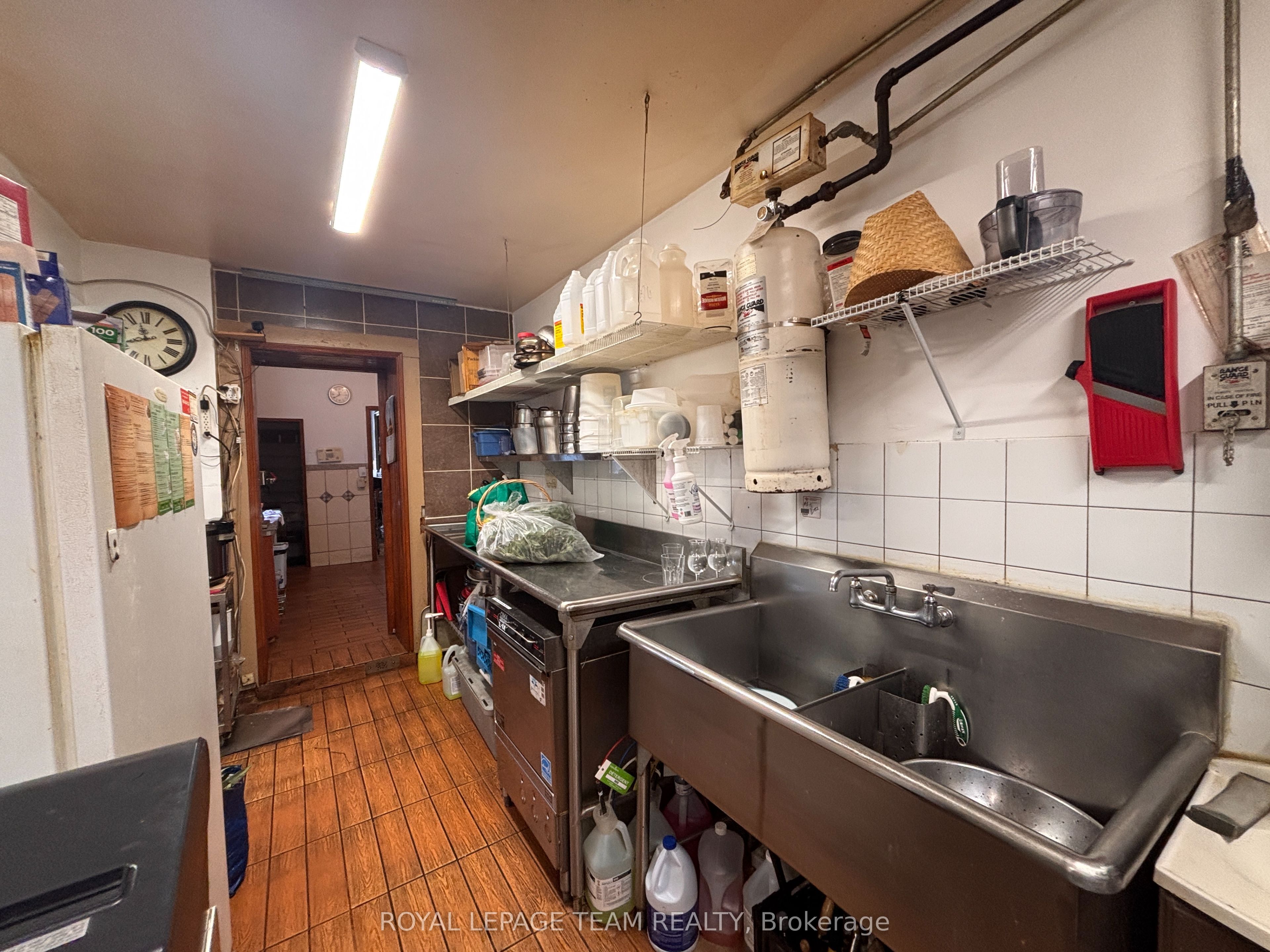 15 Allan Street Property Photo 11