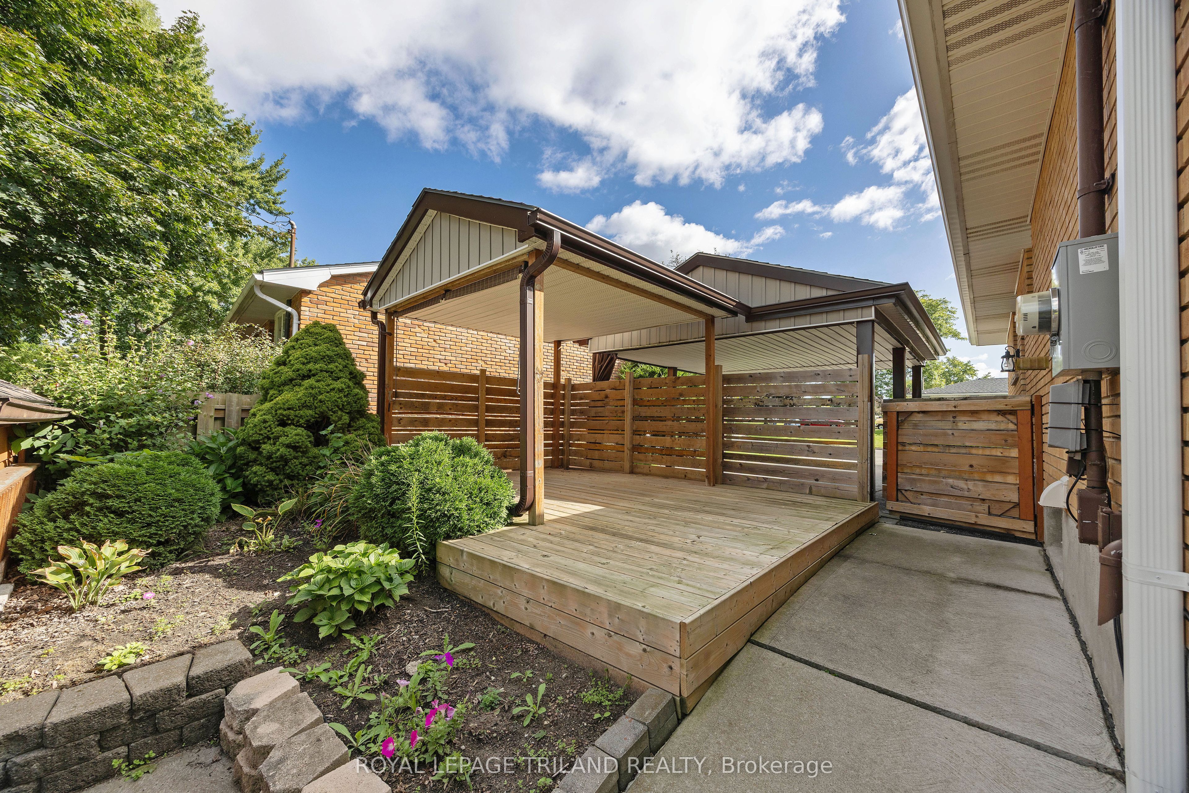 16 Sparta Street Property Photo 33
