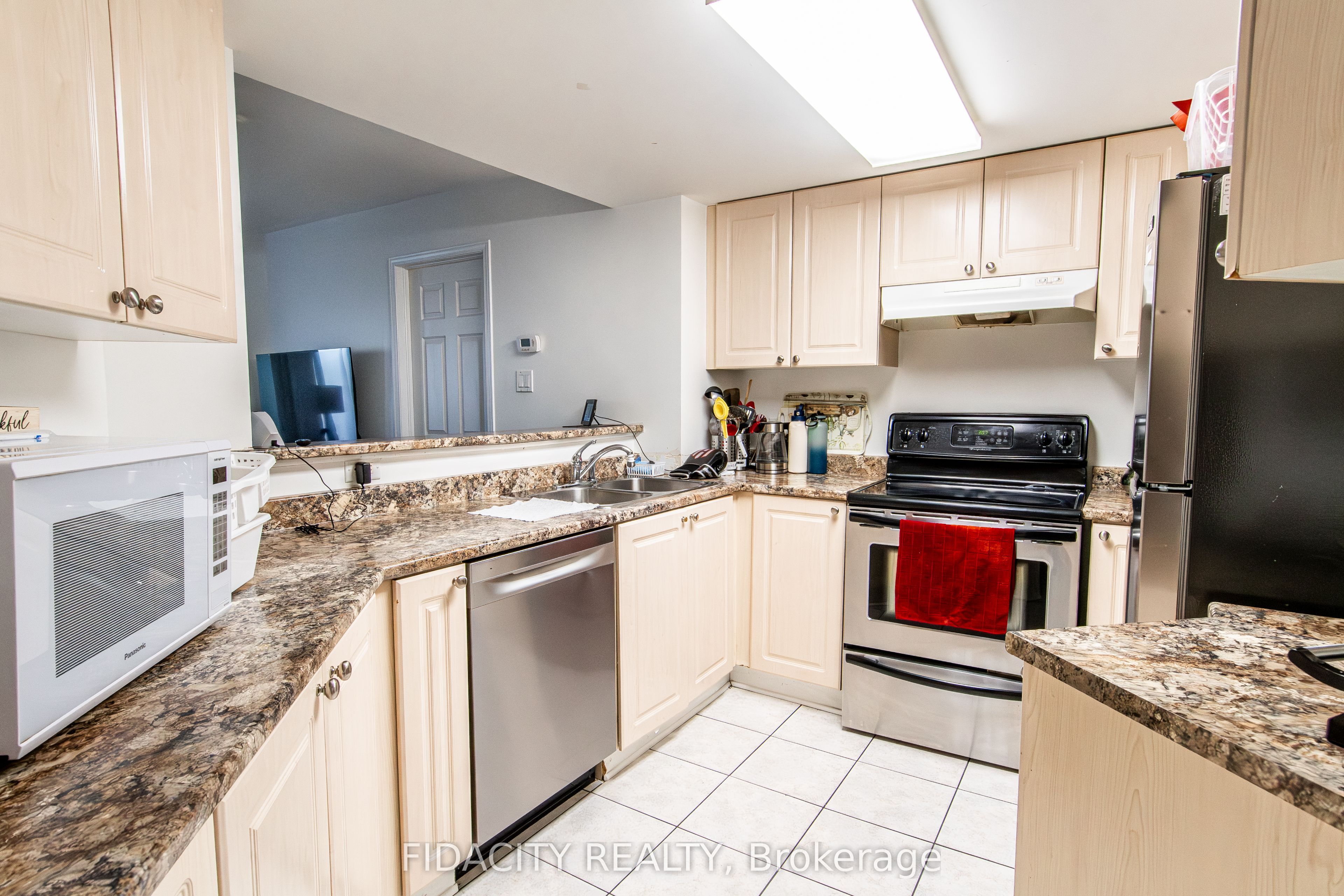 310 Central Park Drive 8a Property Photo 4