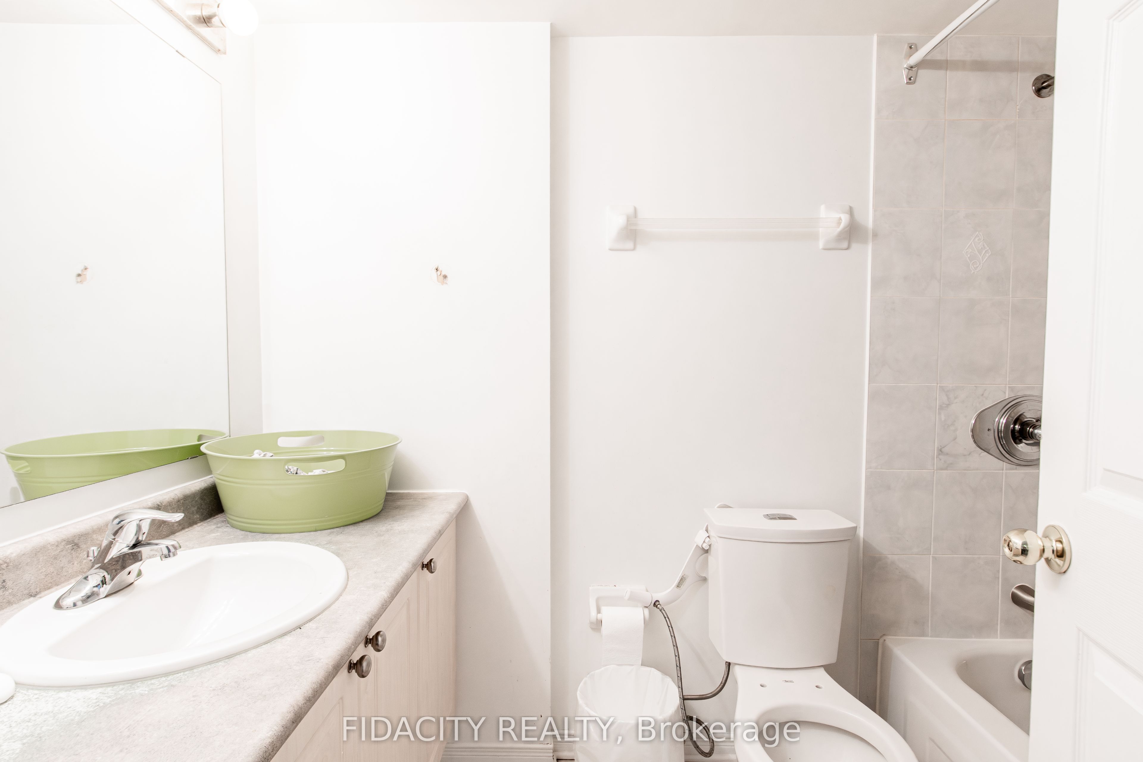 310 Central Park Drive 8a Property Photo 6