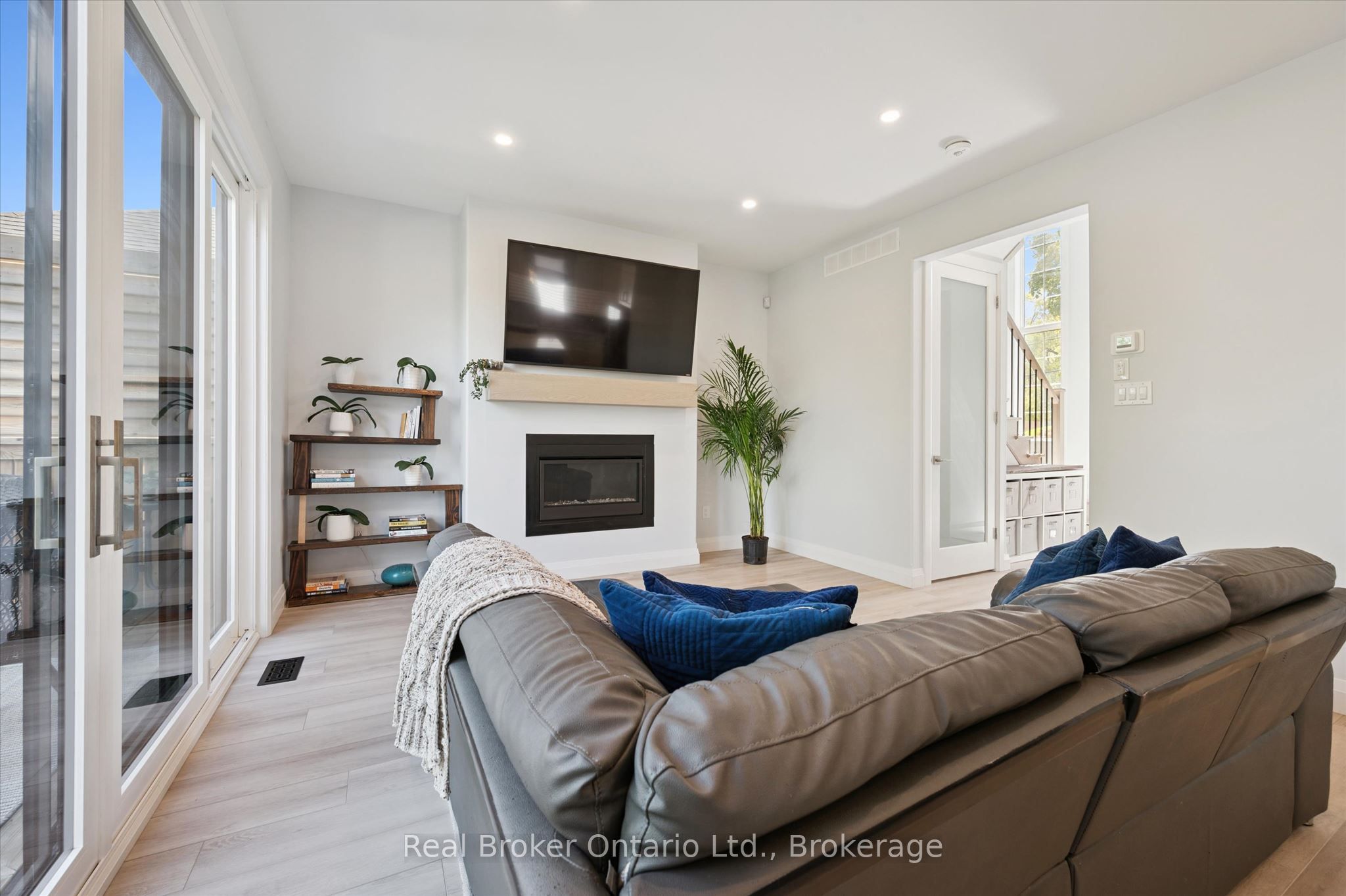 46 Washington Street Property Photo 7