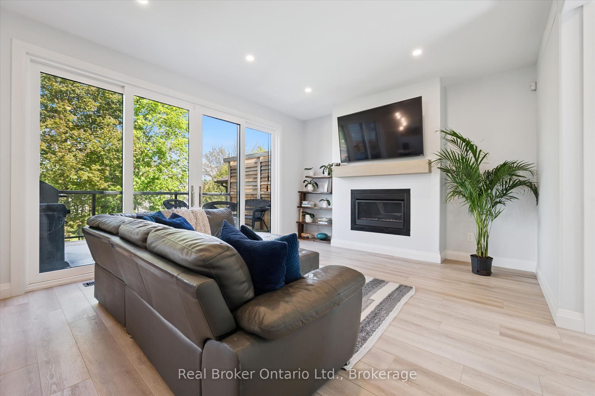 46 Washington Street Property Photo 8