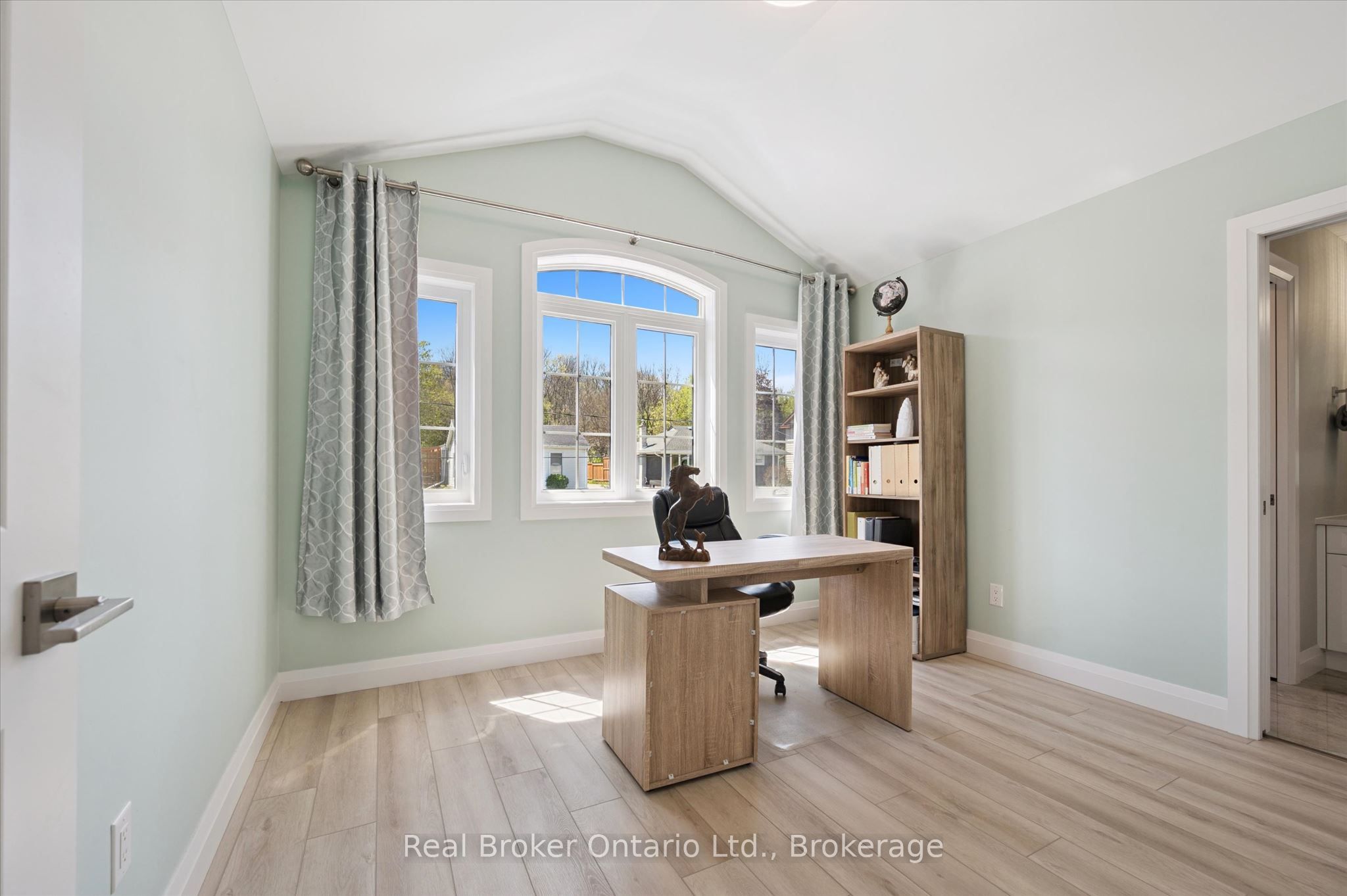 46 Washington Street Property Photo 24