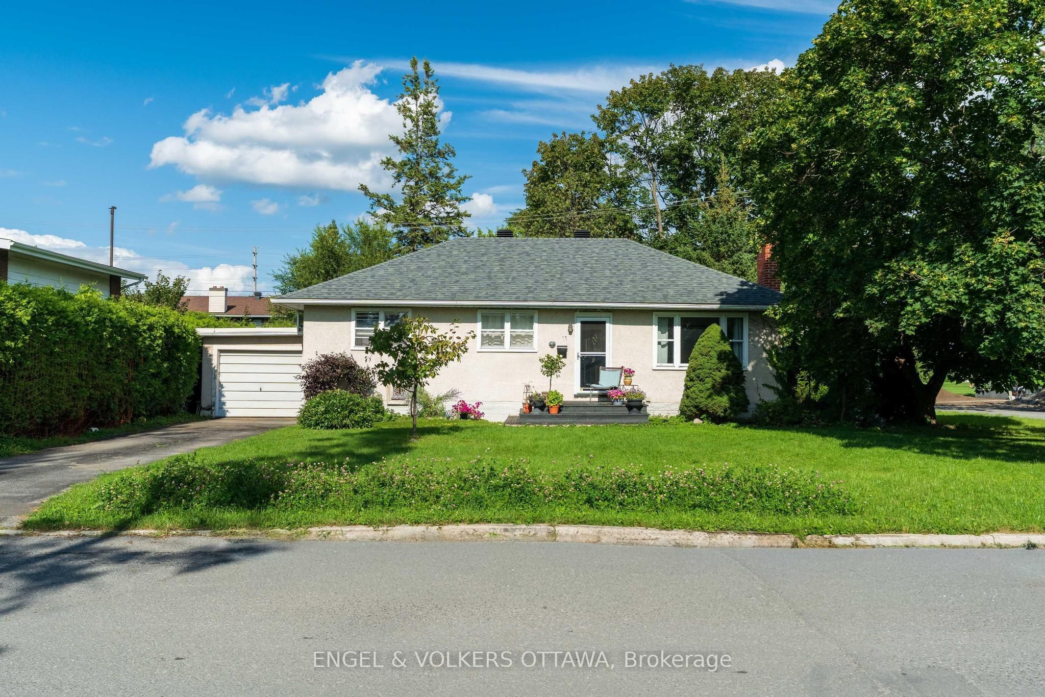 11 Hilliard Avenue Property Photo 1