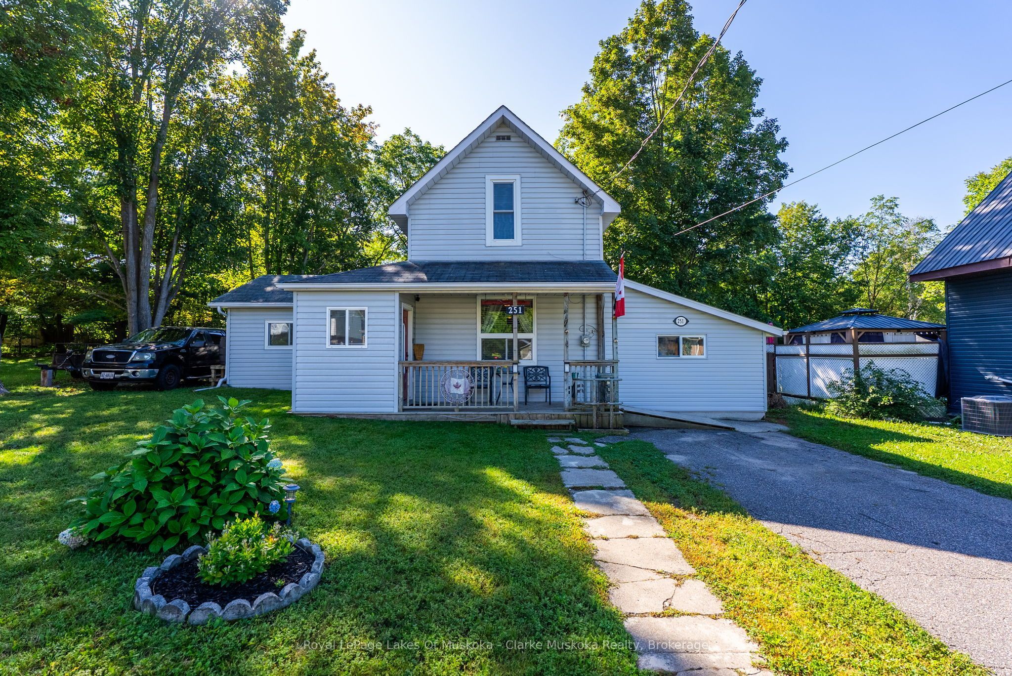 251 James Street W Property Photo 1