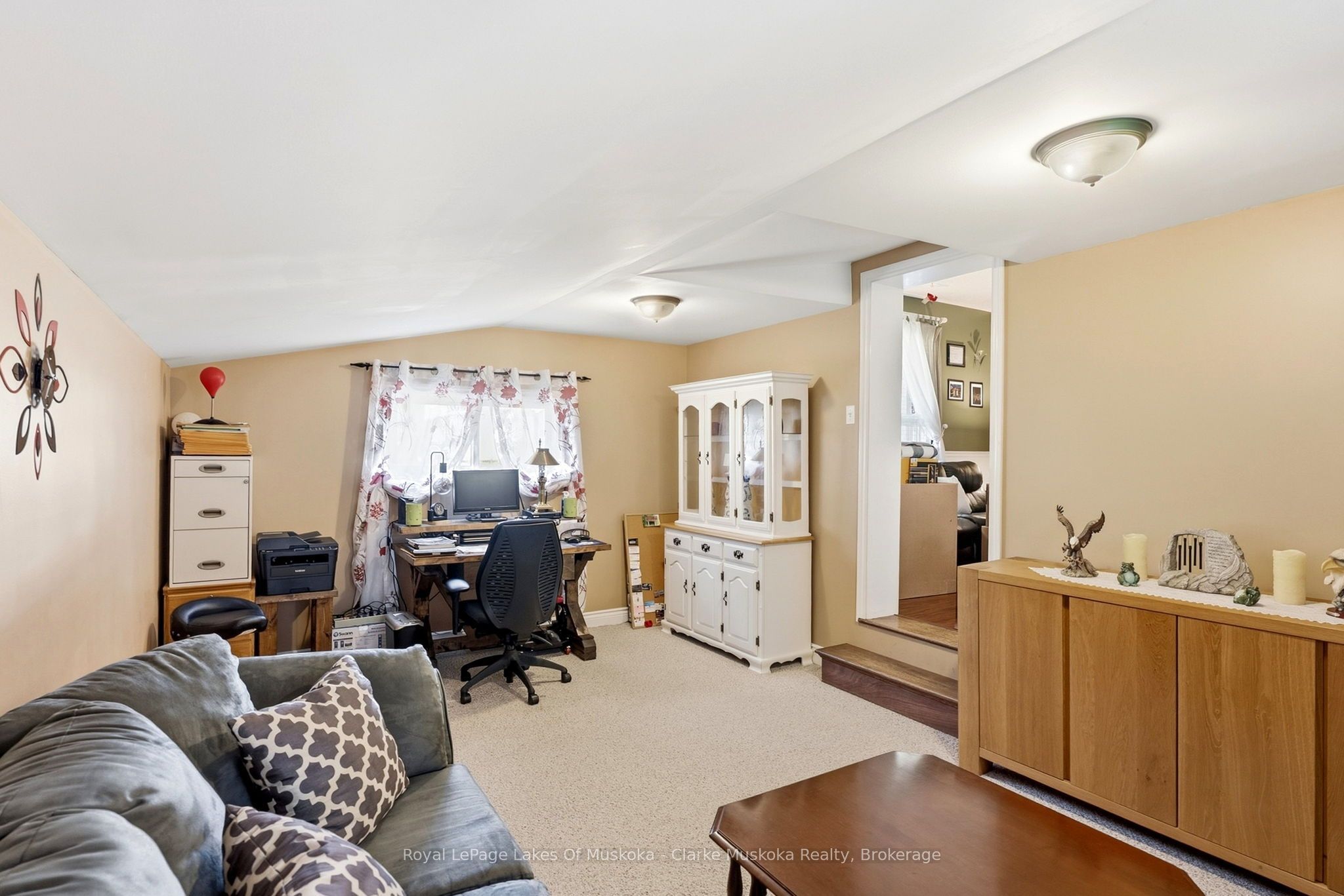 251 James Street W Property Photo 10