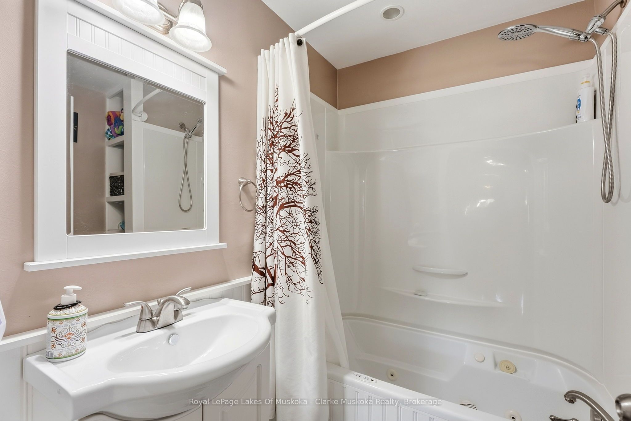 251 James Street W Property Photo 13
