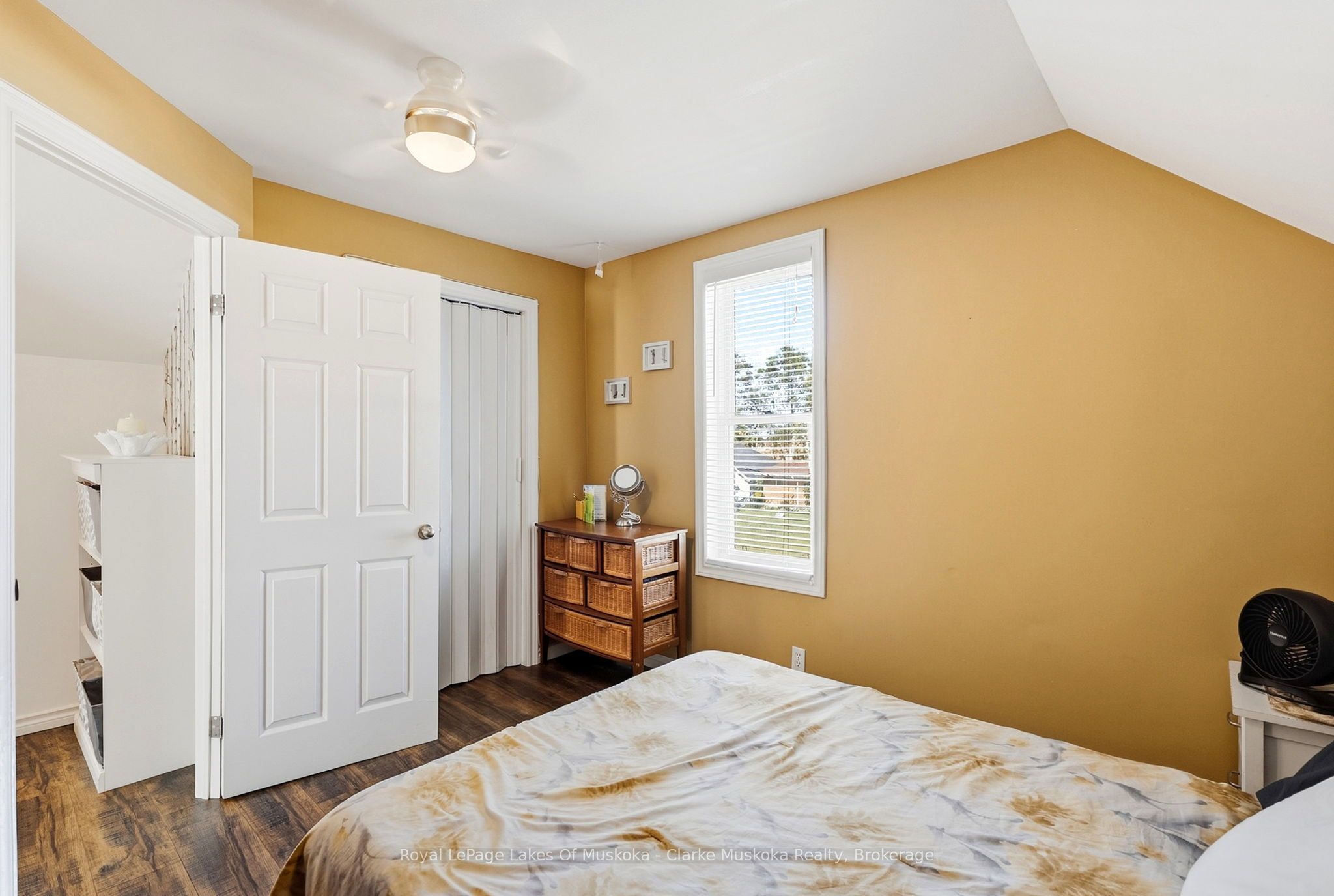 251 James Street W Property Photo 14