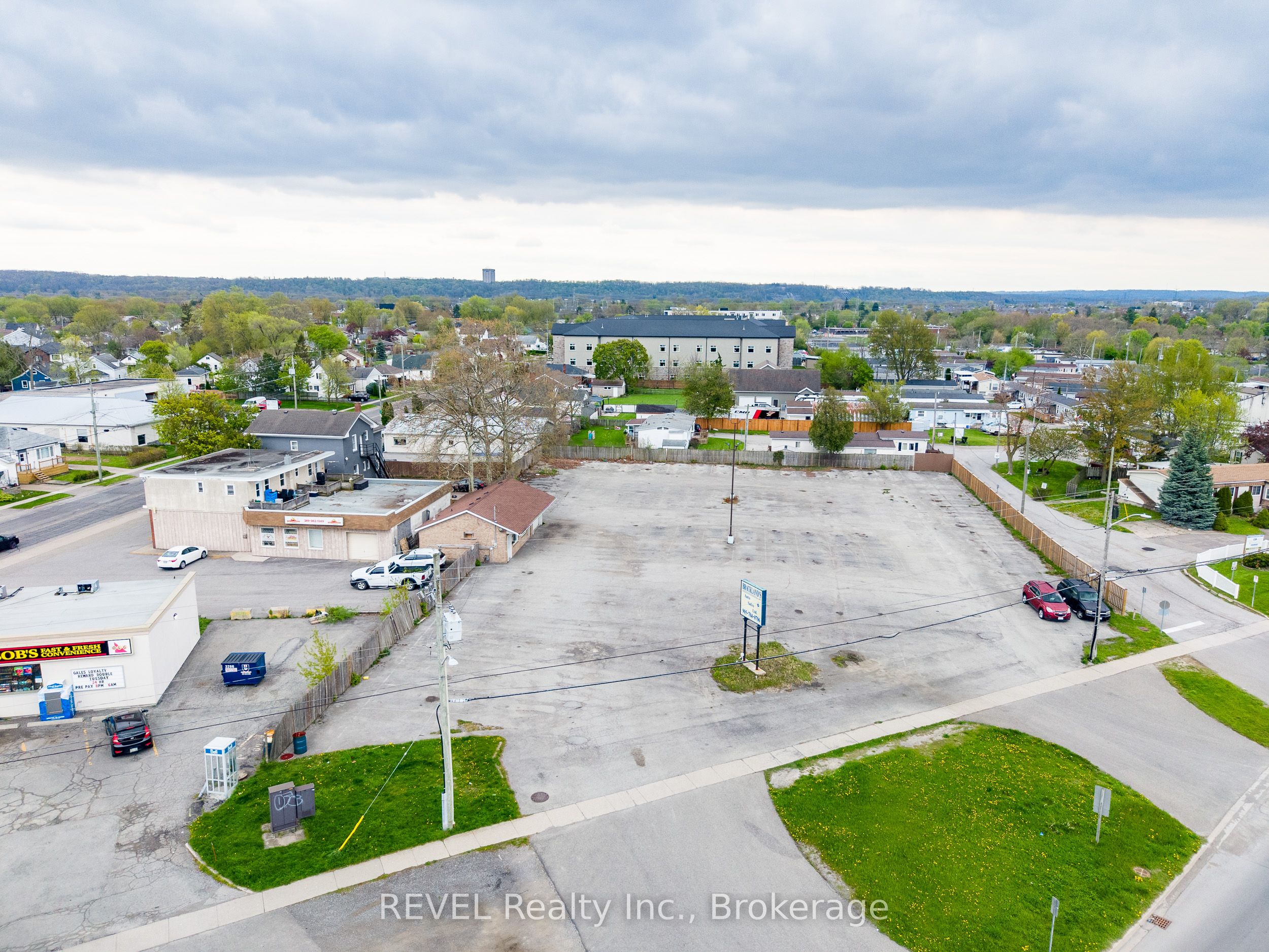 239 St. Paul Street W Property Photo 7