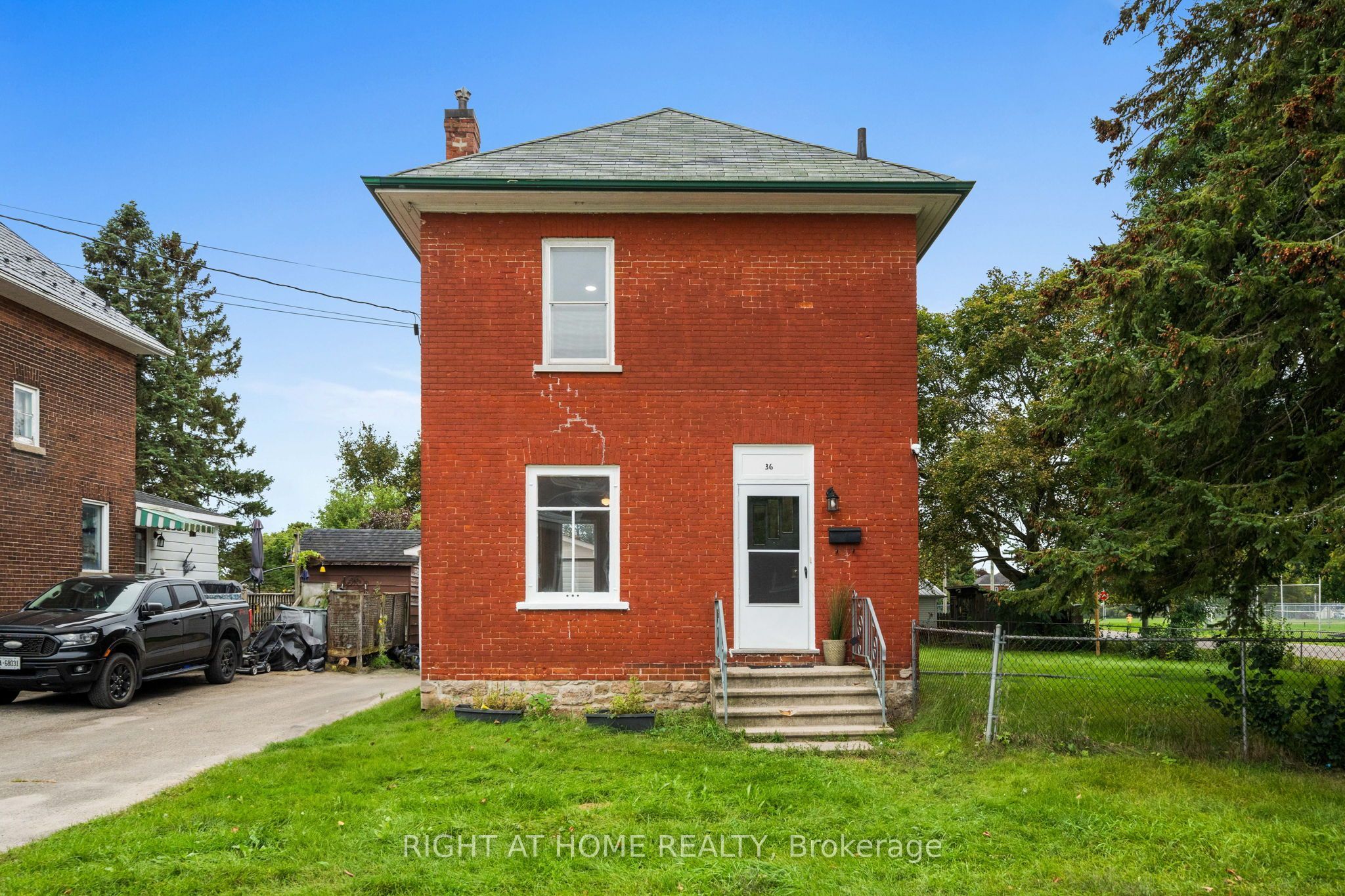 36 EMPRESS Avenue